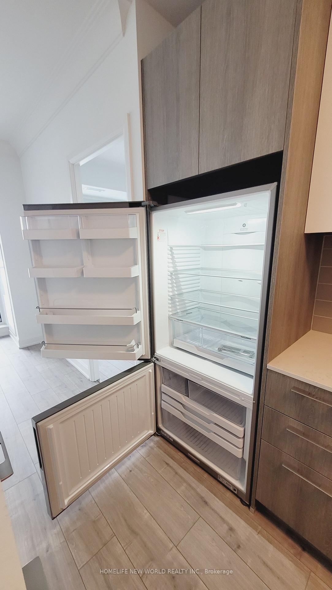 Photo 11 of Unit 806, 18 Water Walk Drive, Markham, Unionville — HOMEH