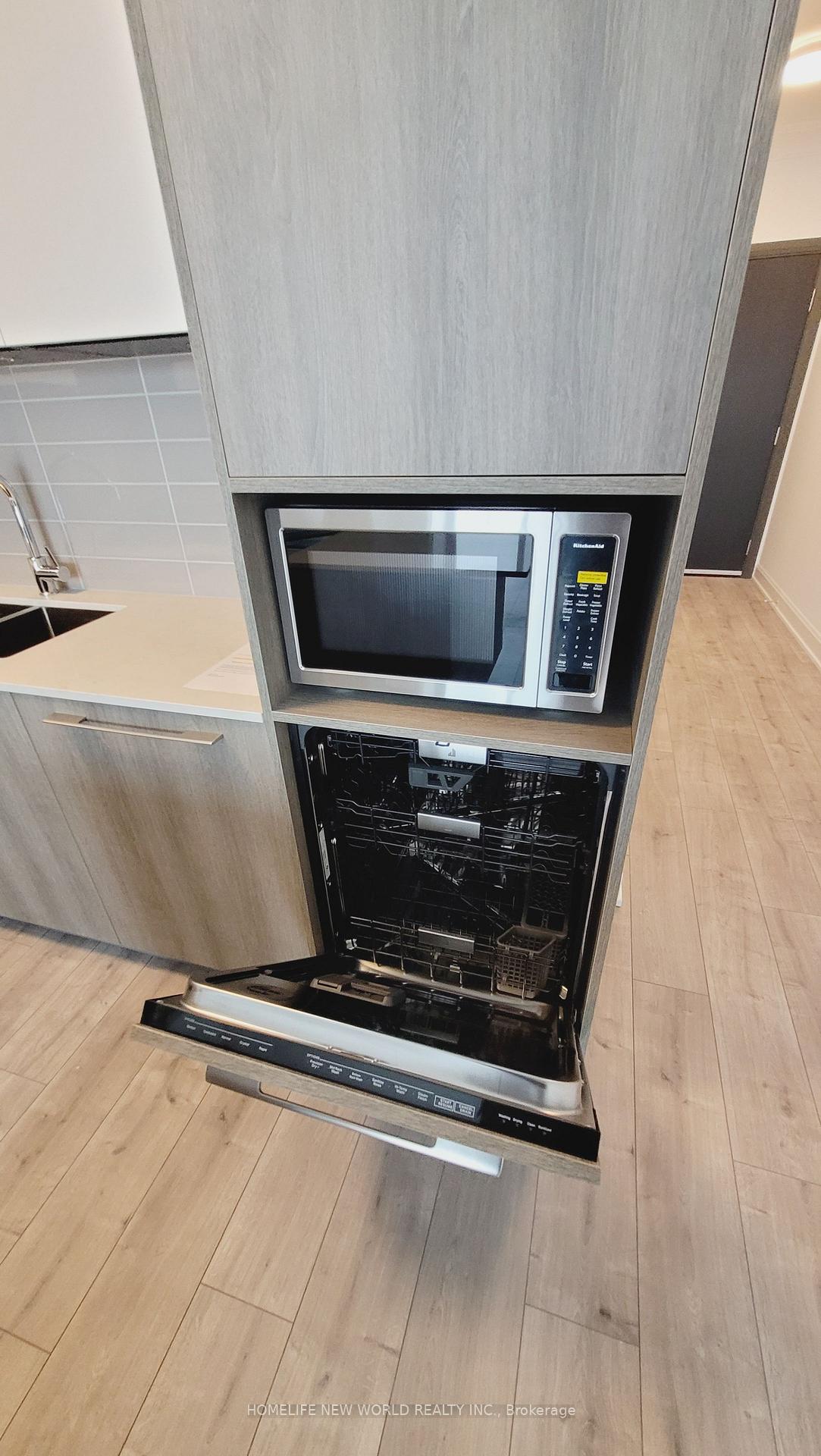 Photo 13 of Unit 806, 18 Water Walk Drive, Markham, Unionville — HOMEH