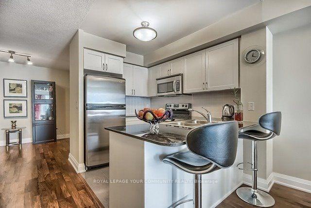 Photo 6 of Unit 414, 30 North Park Road, Vaughan, Beverley Glen — HOMEH