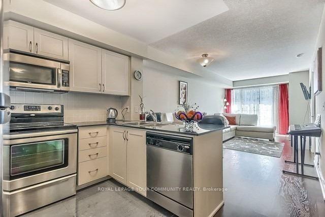 Photo 10 of Unit 414, 30 North Park Road, Vaughan, Beverley Glen — HOMEH
