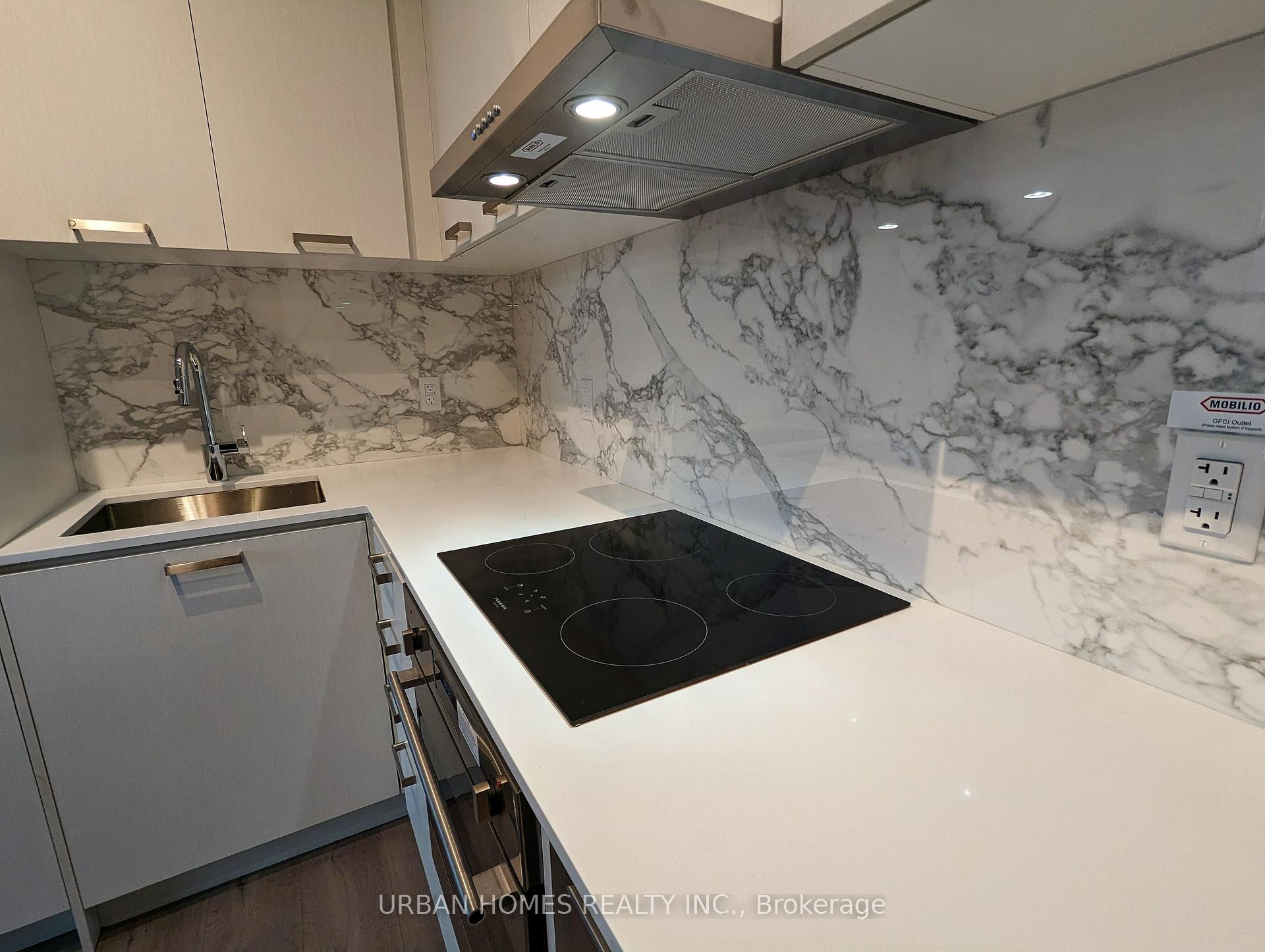 Photo 13 of Unit 1210, 10 Honeycrisp Crescent, Vaughan, Vaughan Corporate Centre — HOMEH
