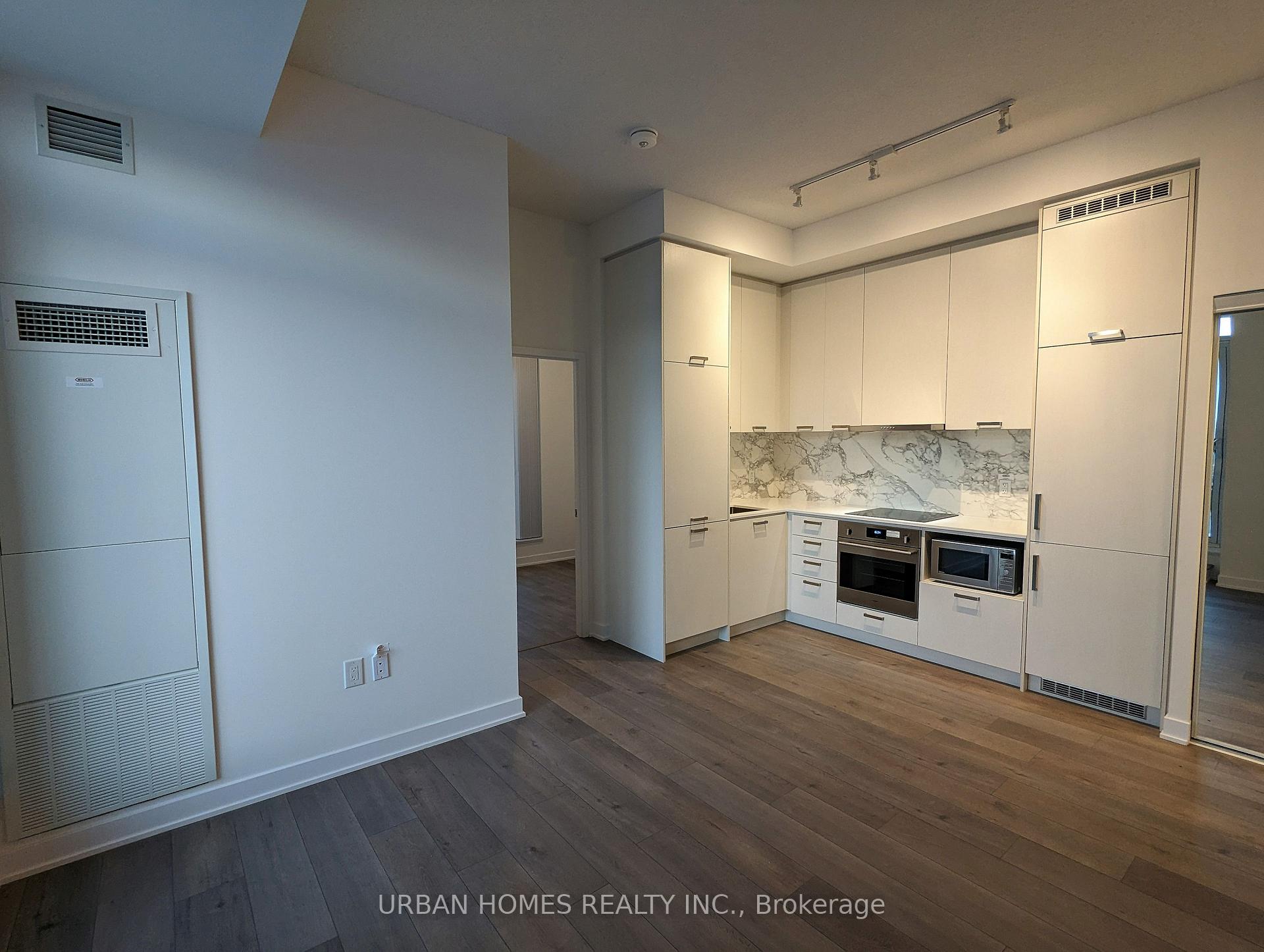 Photo 6 of Unit 1210, 10 Honeycrisp Crescent, Vaughan, Vaughan Corporate Centre — HOMEH