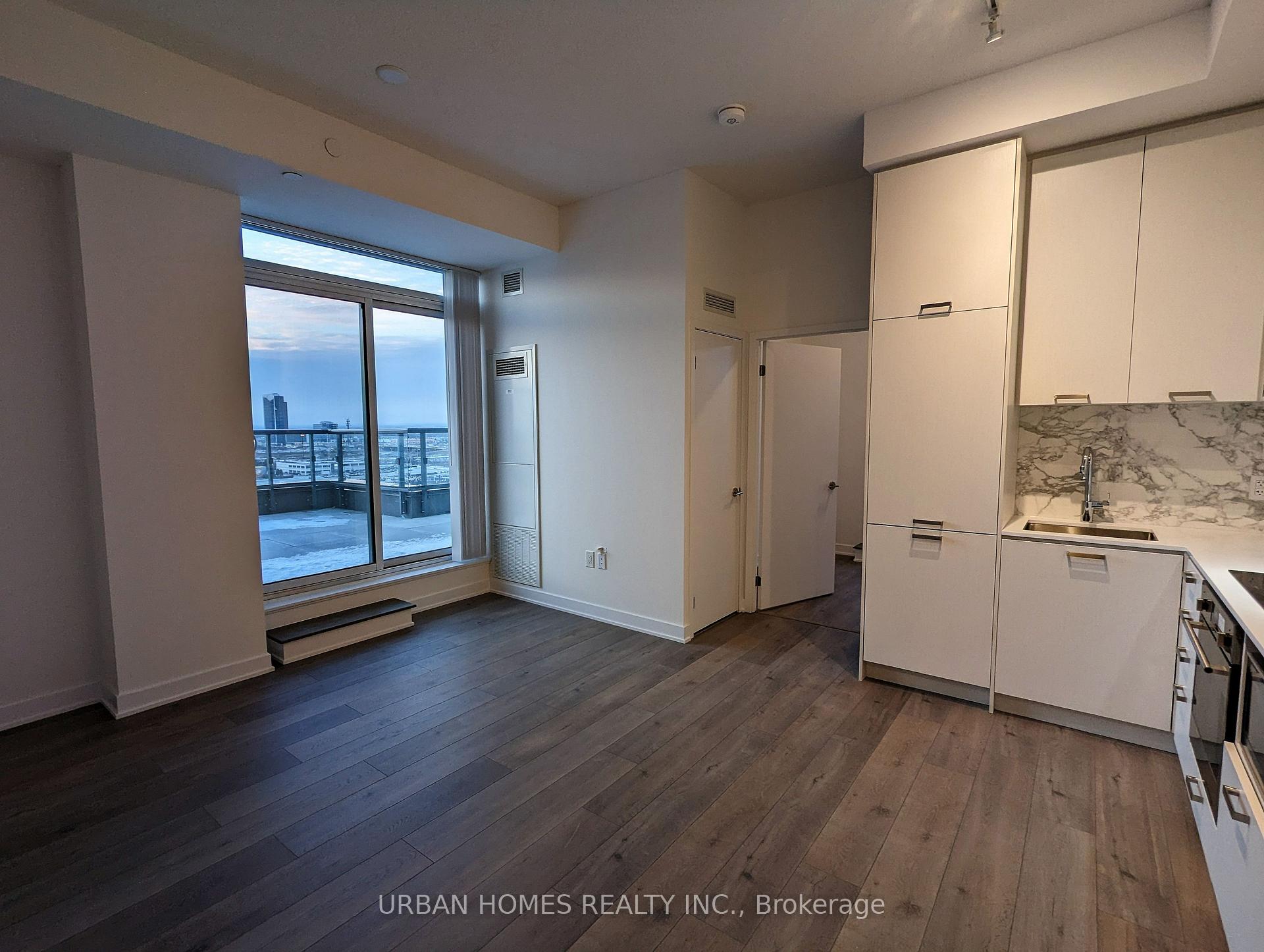 Photo 5 of Unit 1210, 10 Honeycrisp Crescent, Vaughan, Vaughan Corporate Centre — HOMEH