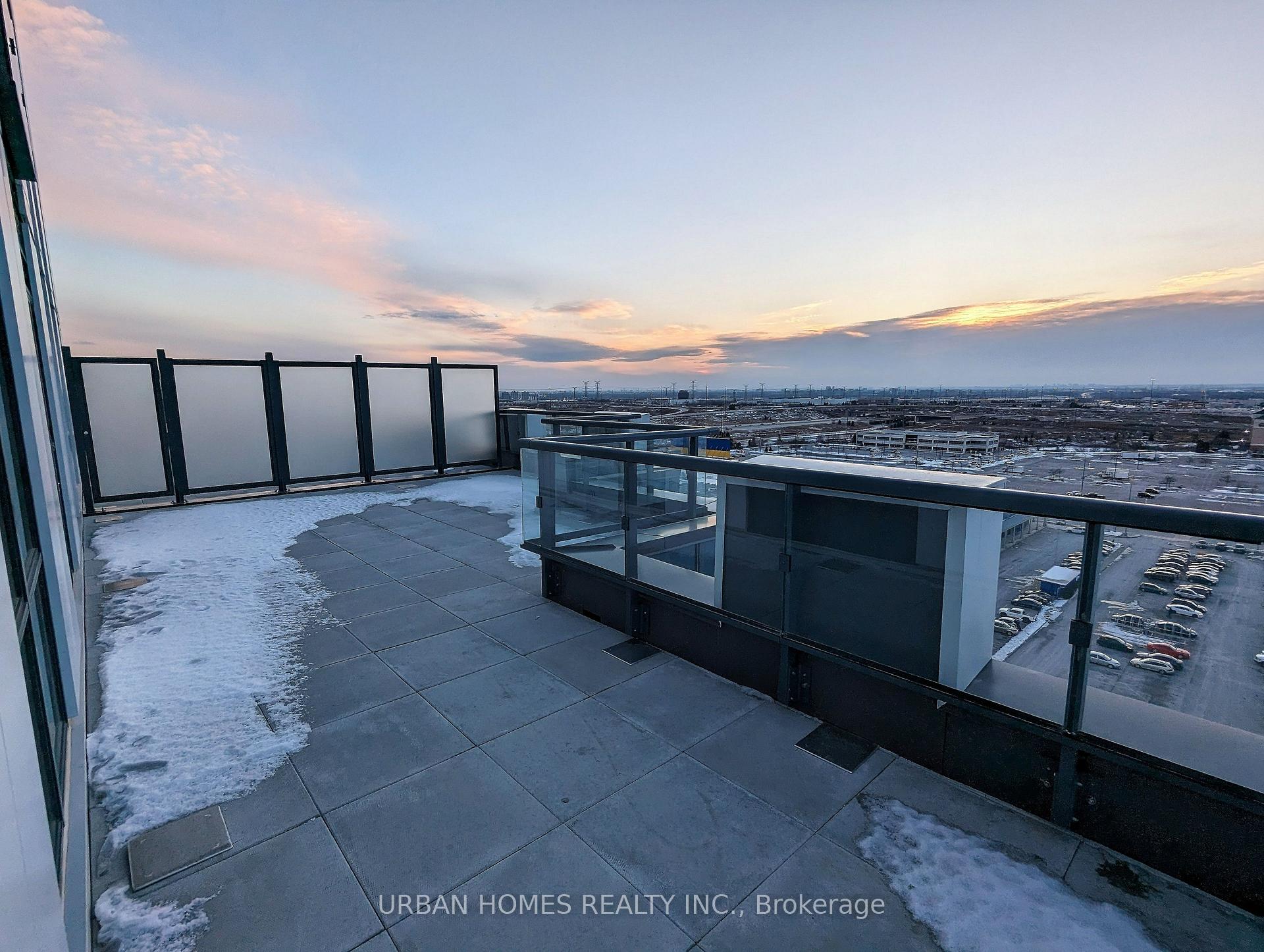 Photo 9 of Unit 1210, 10 Honeycrisp Crescent, Vaughan, Vaughan Corporate Centre — HOMEH