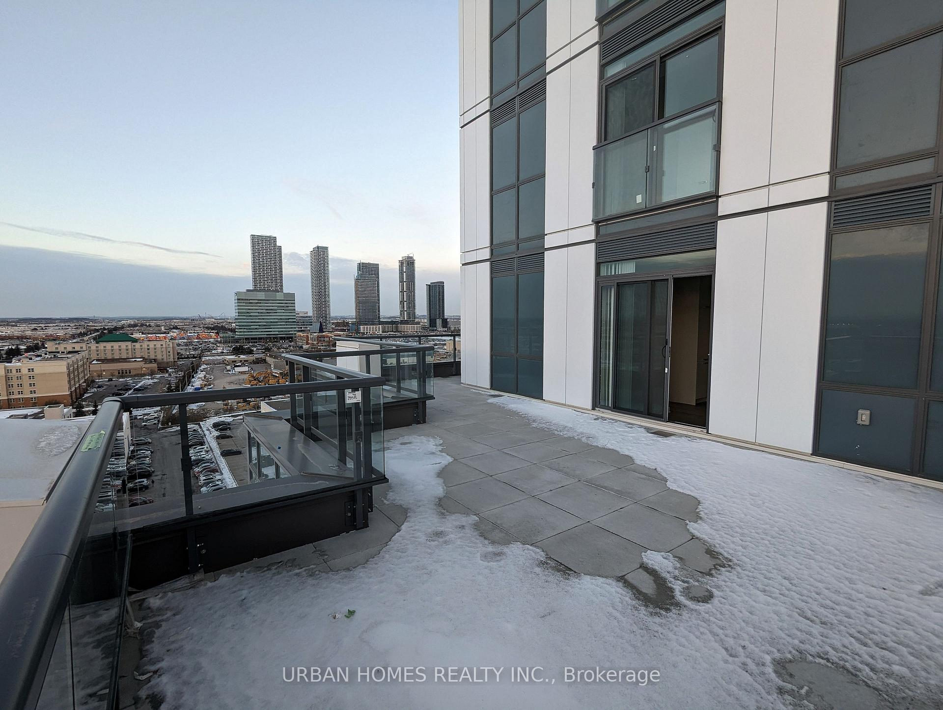 Photo 8 of Unit 1210, 10 Honeycrisp Crescent, Vaughan, Vaughan Corporate Centre — HOMEH