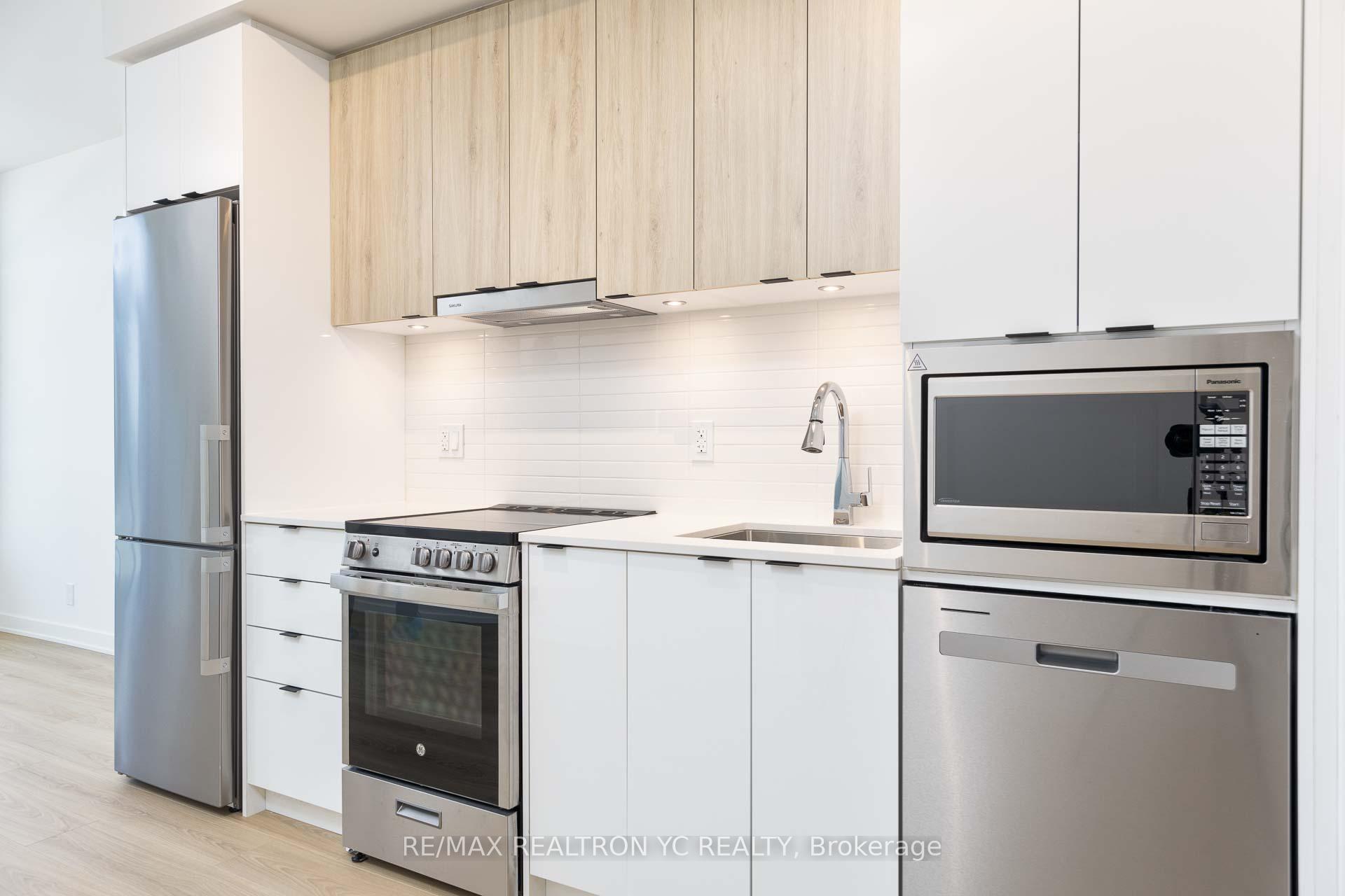 Photo 2 of Unit A205, 30 Upper Mall Way, Vaughan, Brownridge — HOMEH