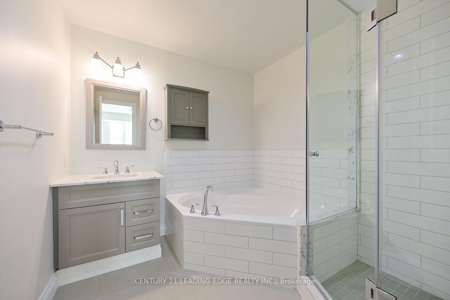 Photo 13 of Unit 302, 68 Main Street N, Markham, Old Markham Village — HOMEH