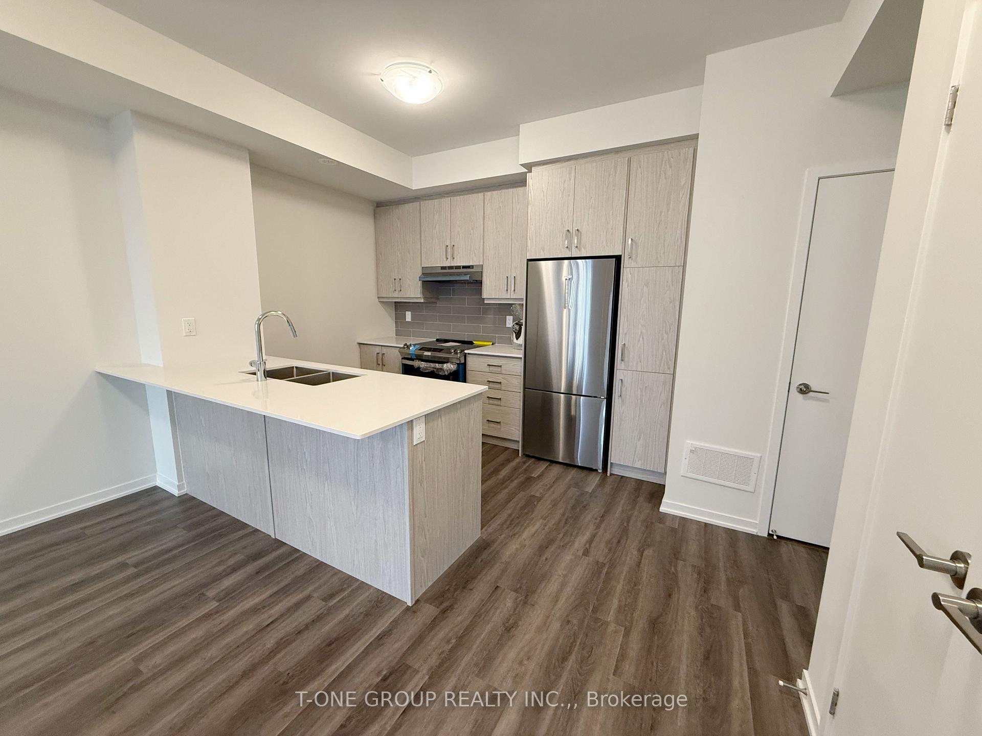 Photo 2 of Unit 352, 100 Honeycrisp Crescent, Vaughan, Vaughan Corporate Centre — HOMEH