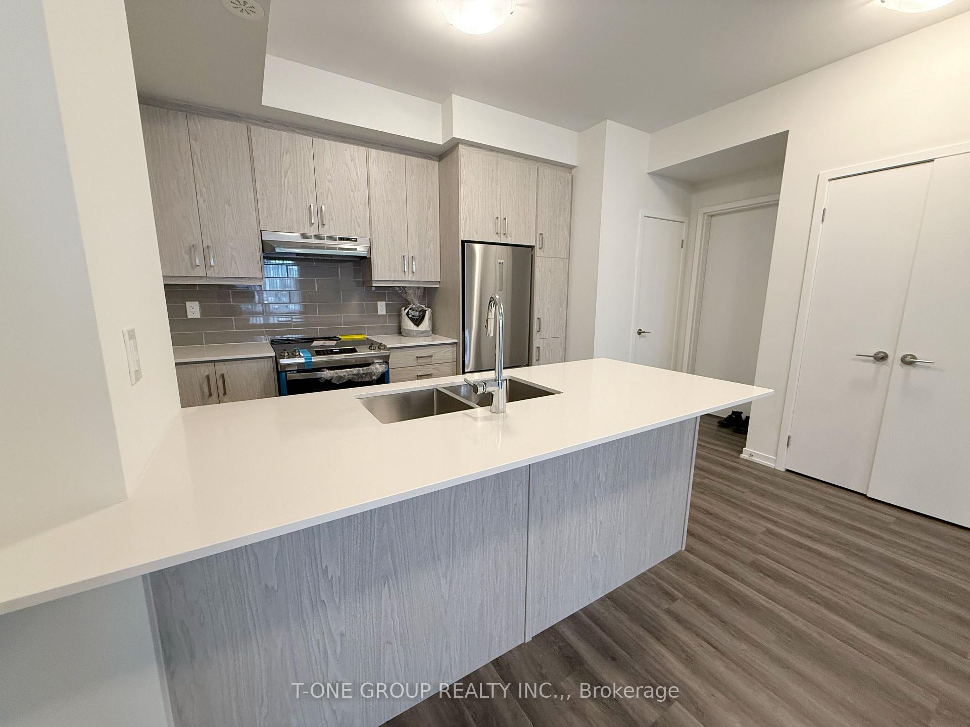 Photo 3 of Unit 352, 100 Honeycrisp Crescent, Vaughan, Vaughan Corporate Centre — HOMEH