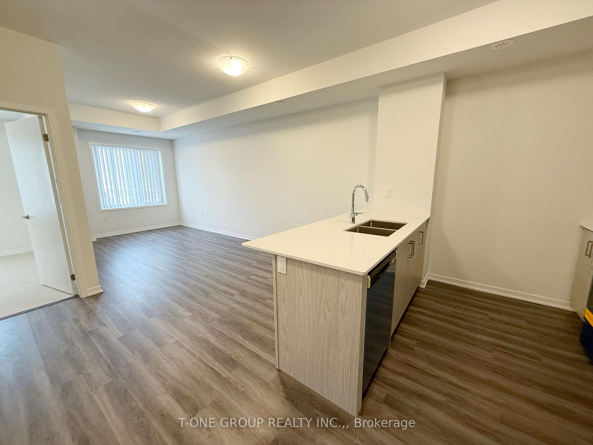 Photo 8 of Unit 352, 100 Honeycrisp Crescent, Vaughan, Vaughan Corporate Centre — HOMEH