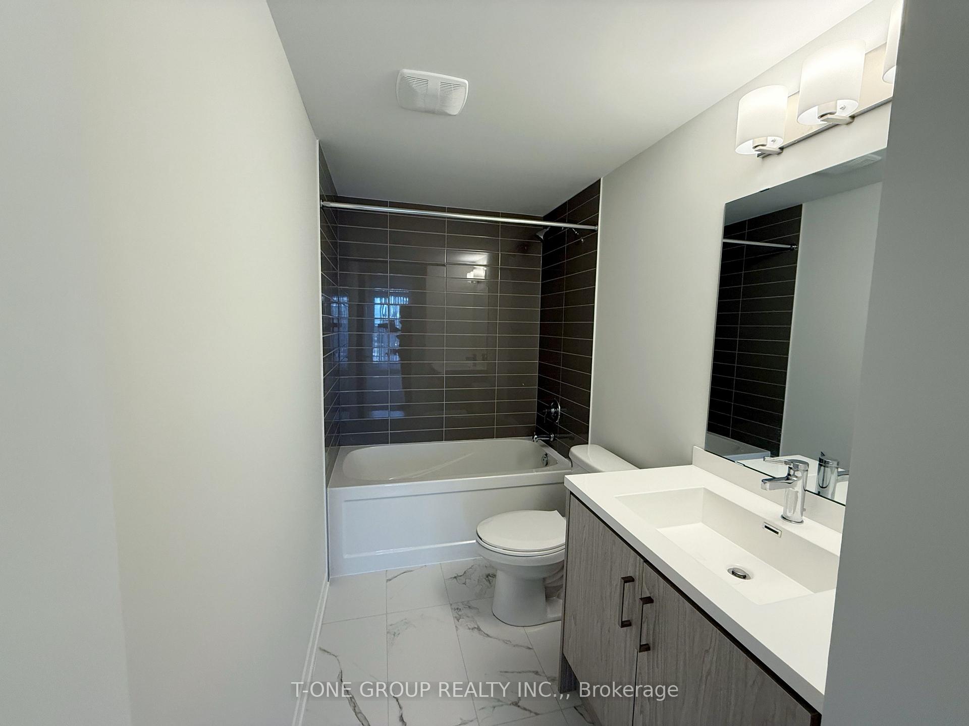 Photo 9 of Unit 352, 100 Honeycrisp Crescent, Vaughan, Vaughan Corporate Centre — HOMEH