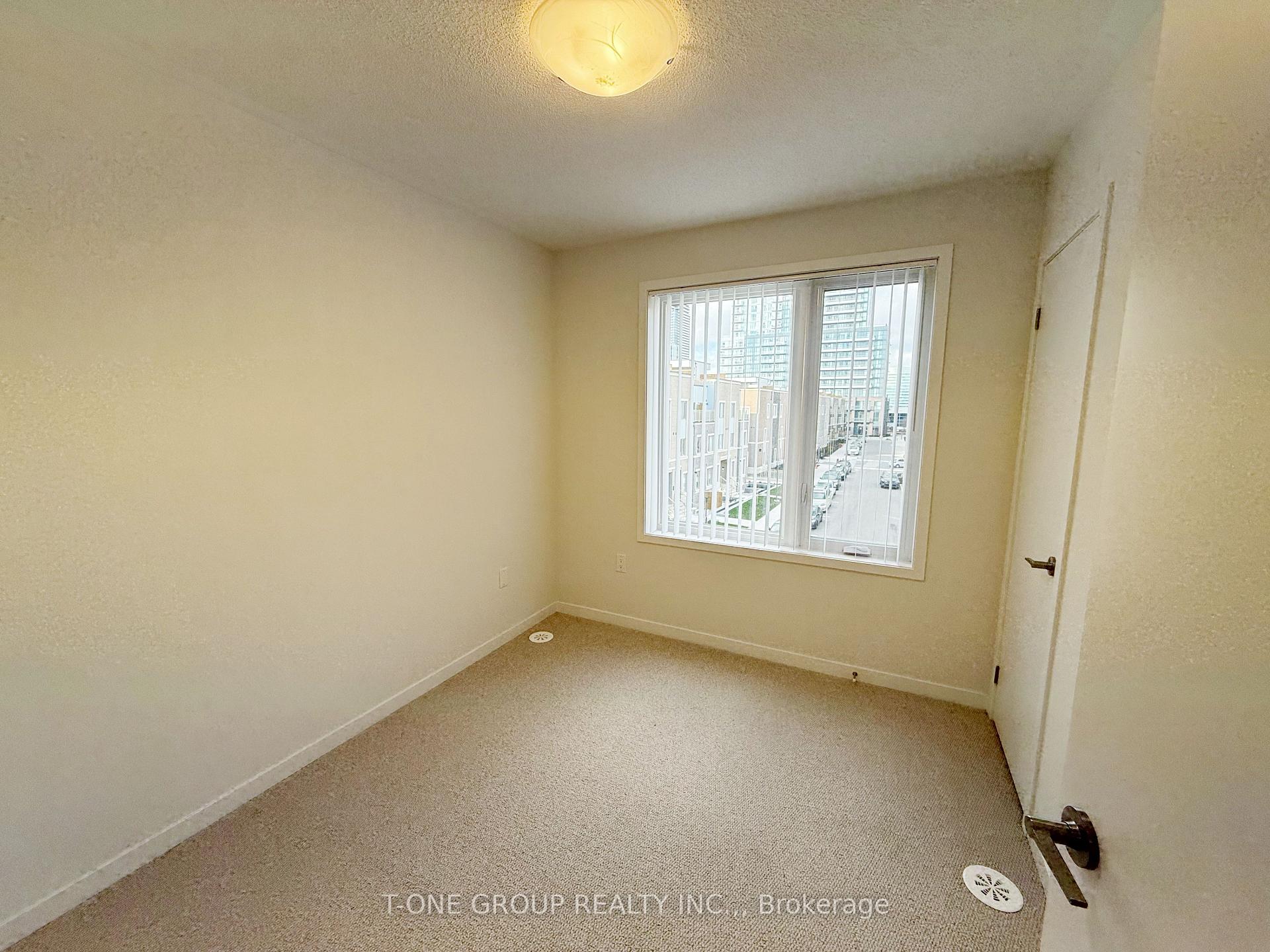 Photo 15 of Unit 352, 100 Honeycrisp Crescent, Vaughan, Vaughan Corporate Centre — HOMEH