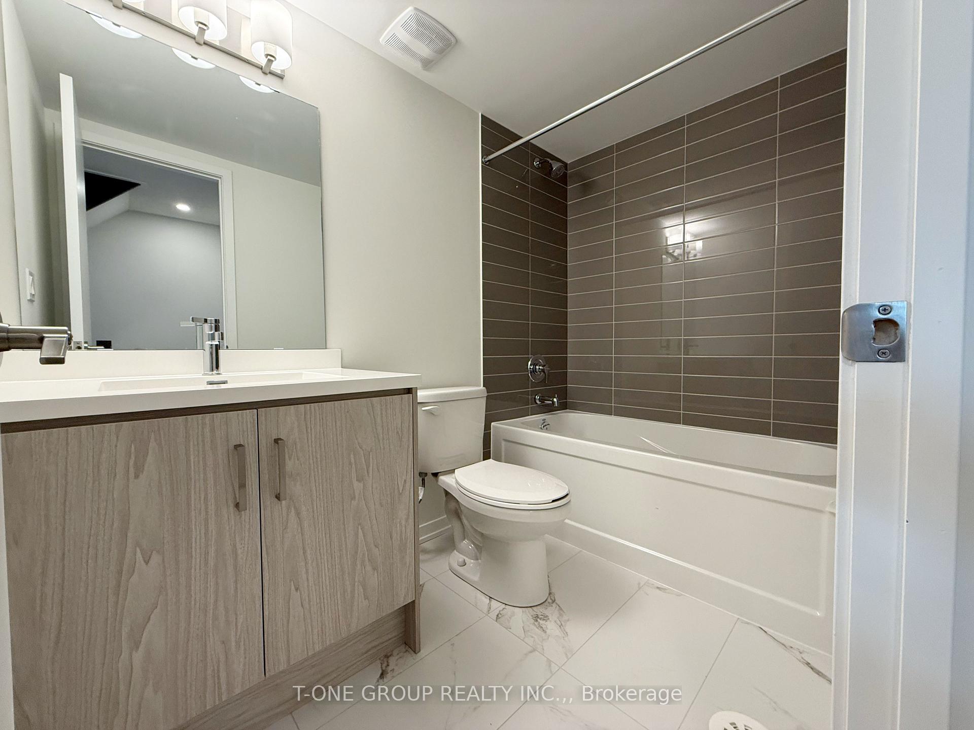 Photo 14 of Unit 352, 100 Honeycrisp Crescent, Vaughan, Vaughan Corporate Centre — HOMEH