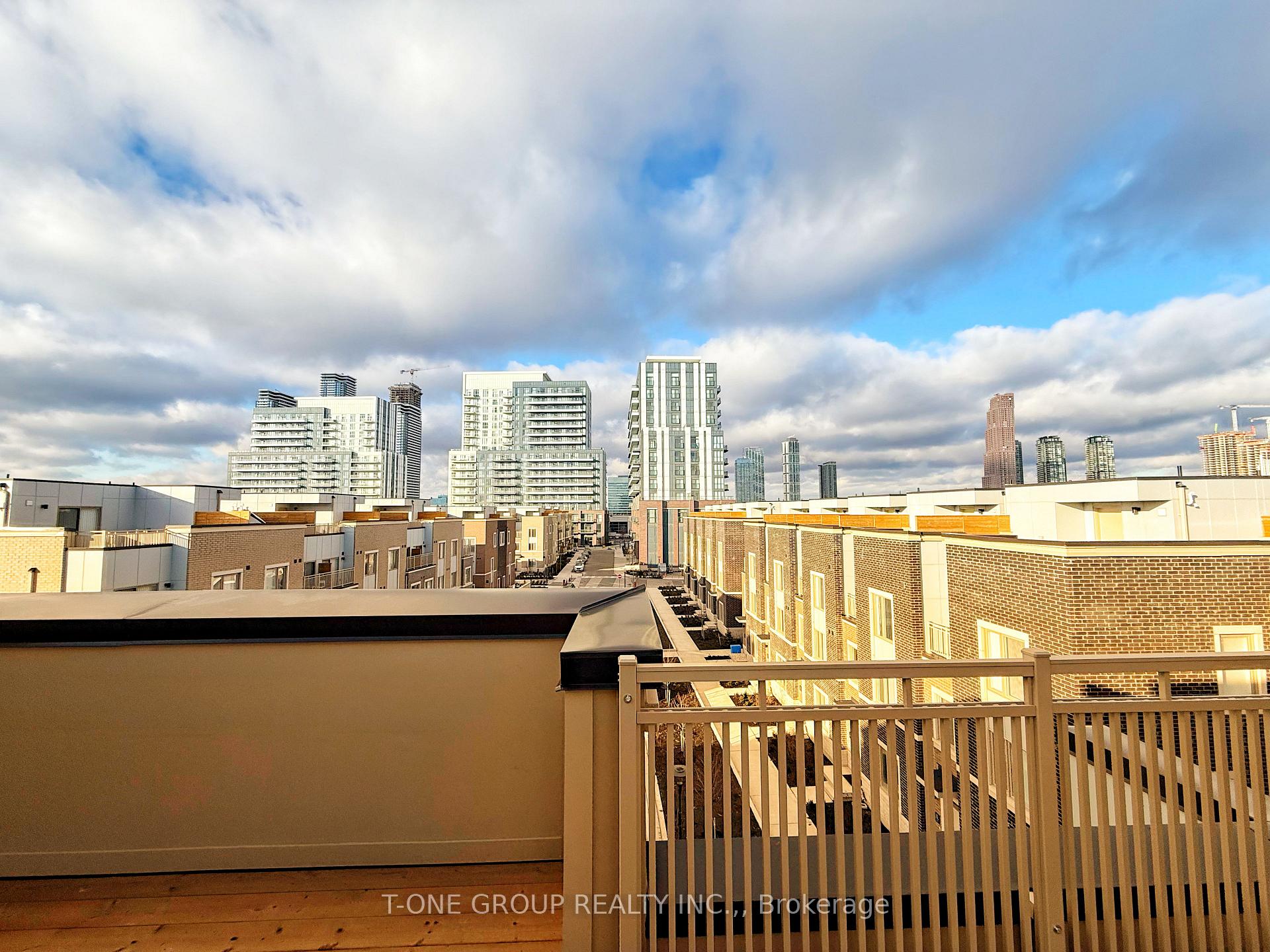 Photo 13 of Unit 352, 100 Honeycrisp Crescent, Vaughan, Vaughan Corporate Centre — HOMEH