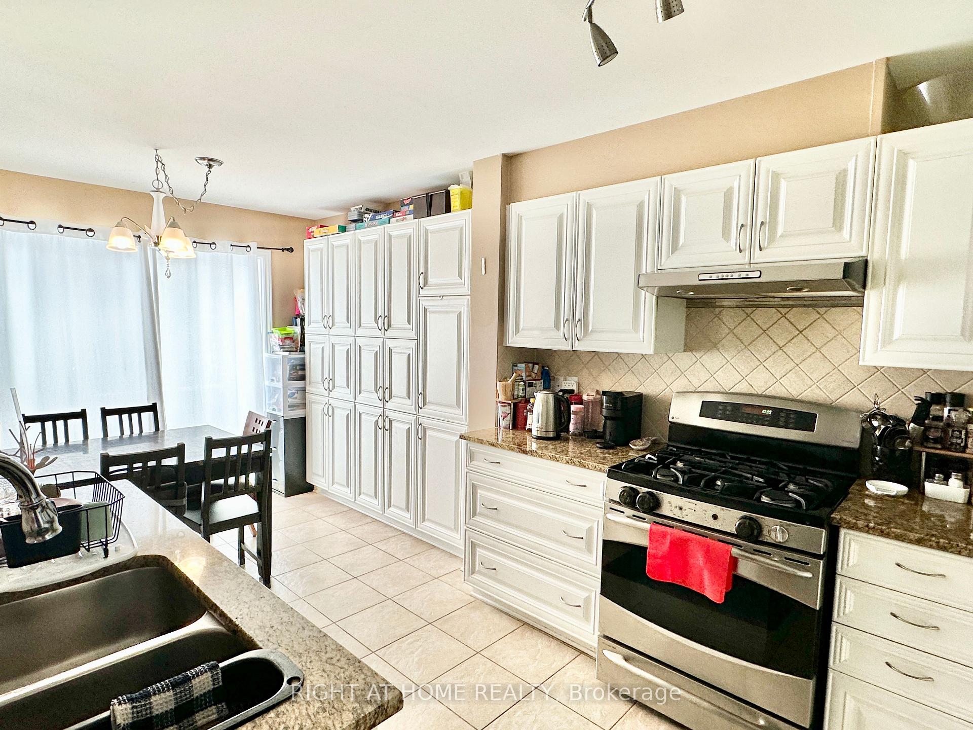 Photo 4 of 631 Paul Metivier Drive, Ottawa, Barrhaven - Strandherd — HOMEH