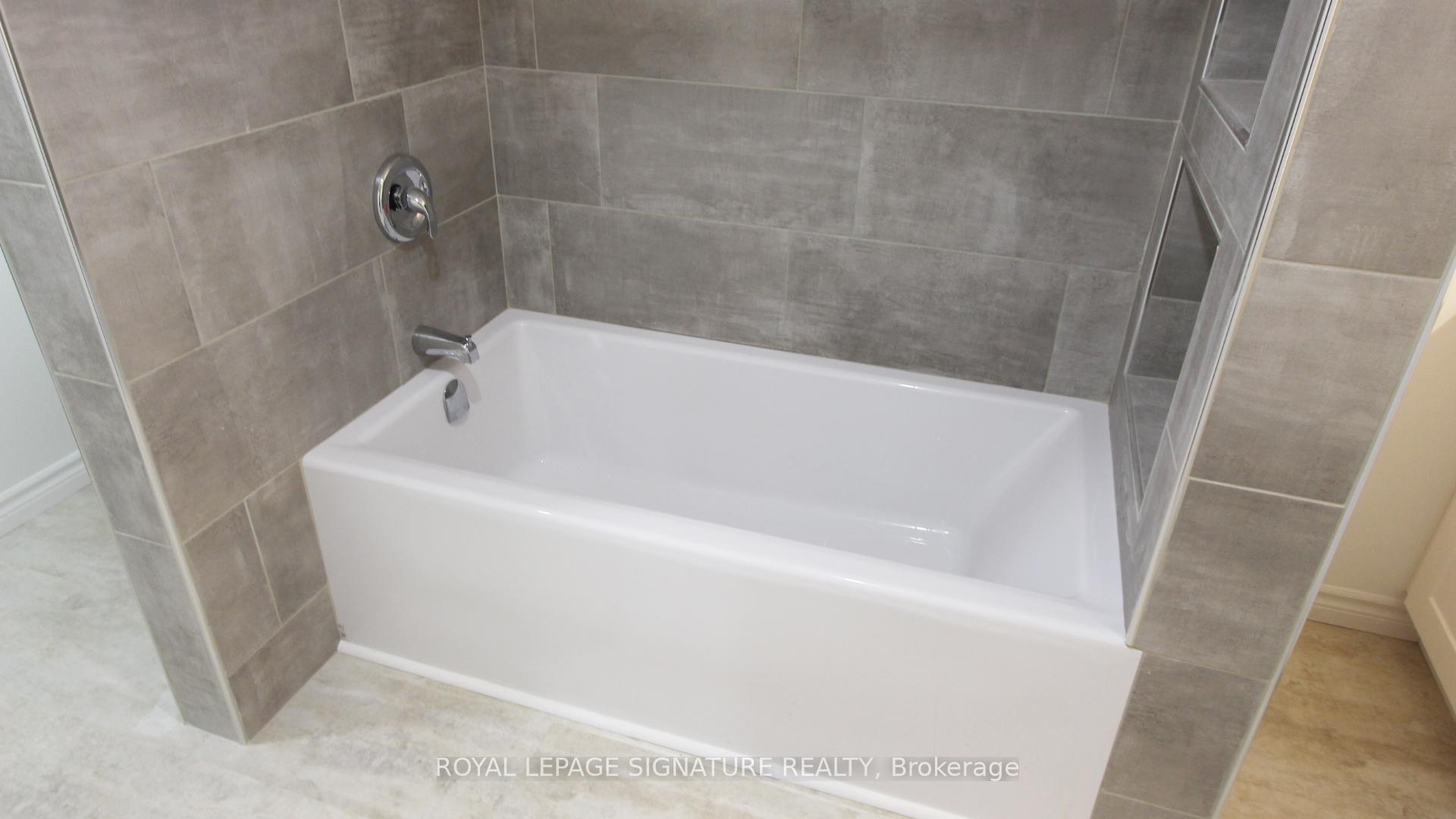 Photo 5 of Unit B, 155 Hanmer Street, Barrie, East Bayfield — HOMEH