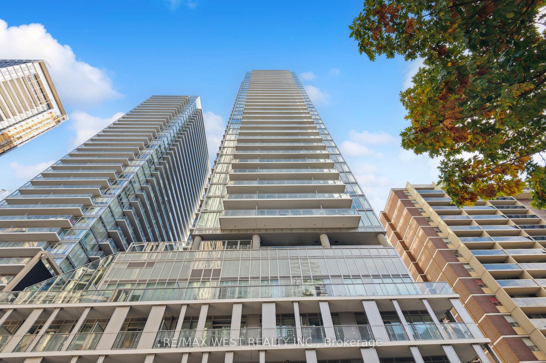Front of Unit 2215, 195 Redpath Avenue