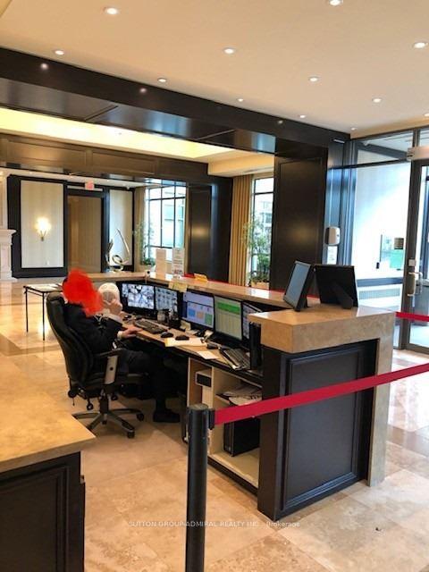 Photo 4 of Unit 507, 88 Promenade Circle, Vaughan, Brownridge — HOMEH