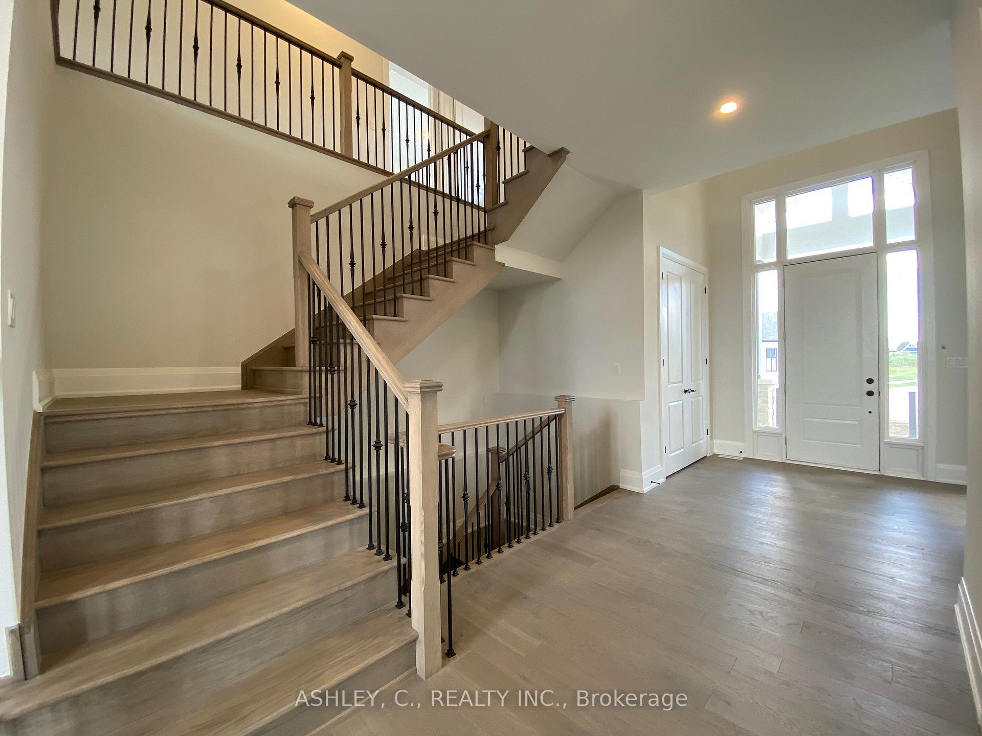 Photo 4 of 132 WIlliam Crisp Drive, Caledon, Alton — HOMEH