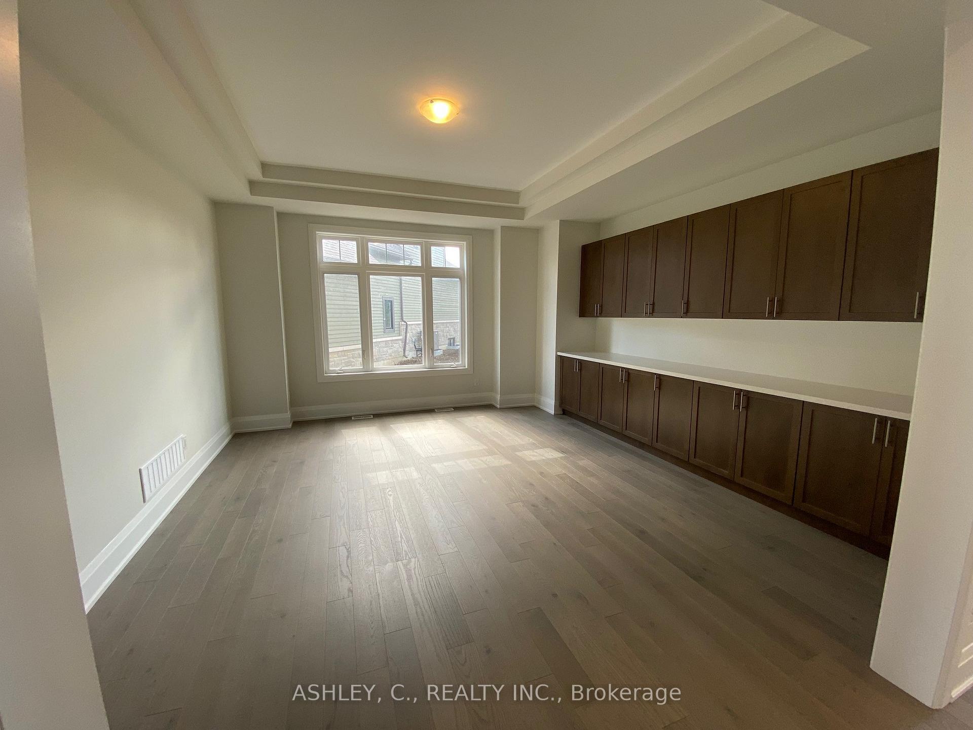 Photo 5 of 132 WIlliam Crisp Drive, Caledon, Alton — HOMEH