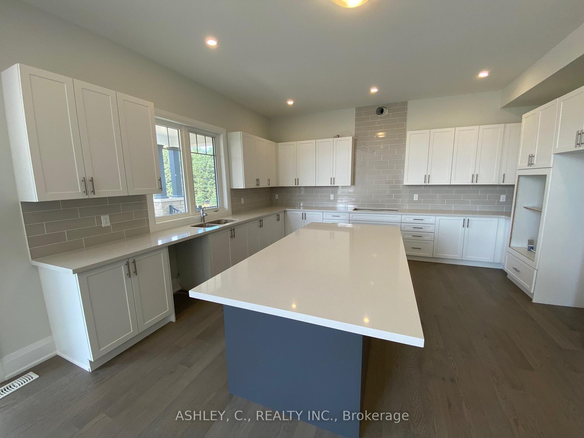 Photo 12 of 132 WIlliam Crisp Drive, Caledon, Alton — HOMEH