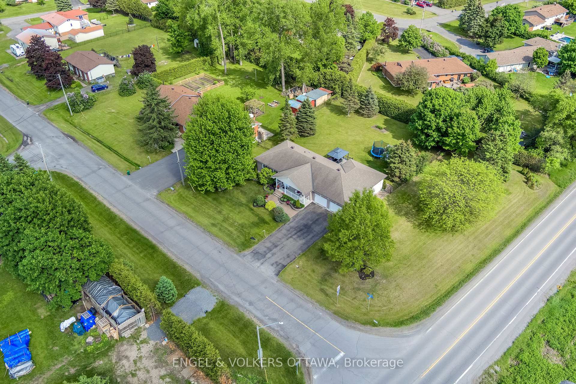 Photo 3 of 6978 Aldergrove Way, Ottawa, Greely — HOMEH
