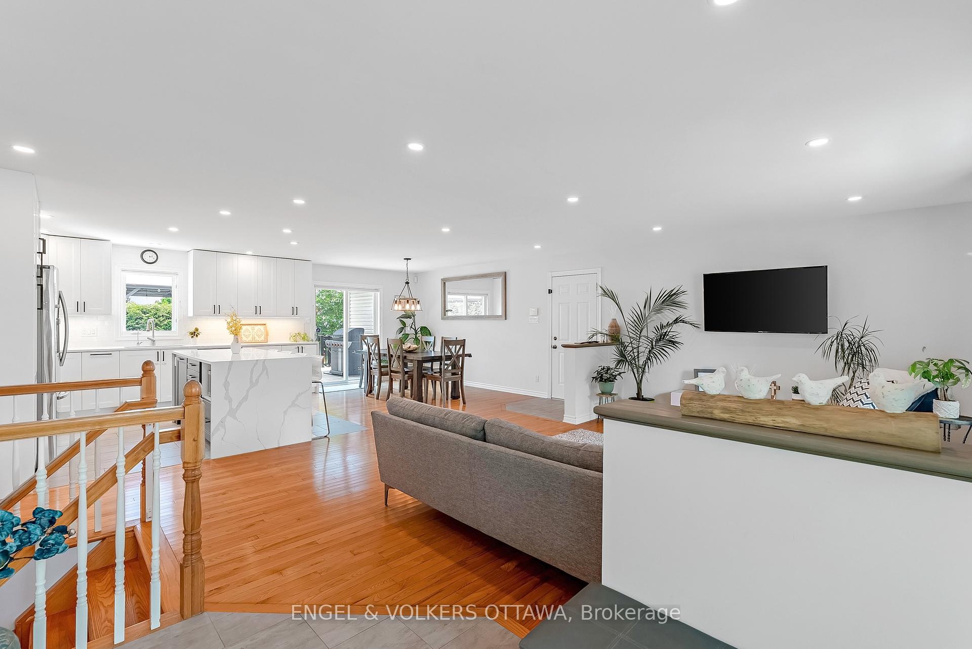 Photo 7 of 6978 Aldergrove Way, Ottawa, Greely — HOMEH