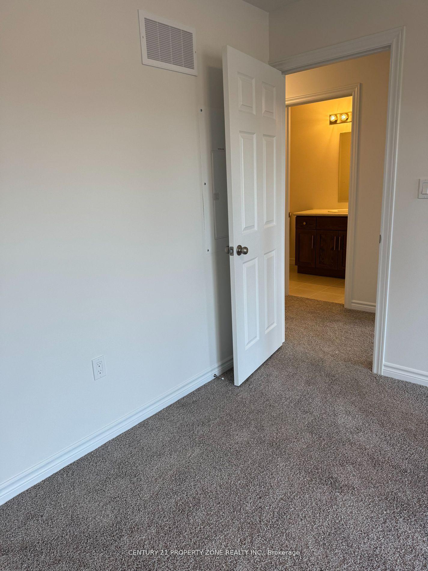 Photo 19 of 55 lomond Lane, Kitchener — HOMEH