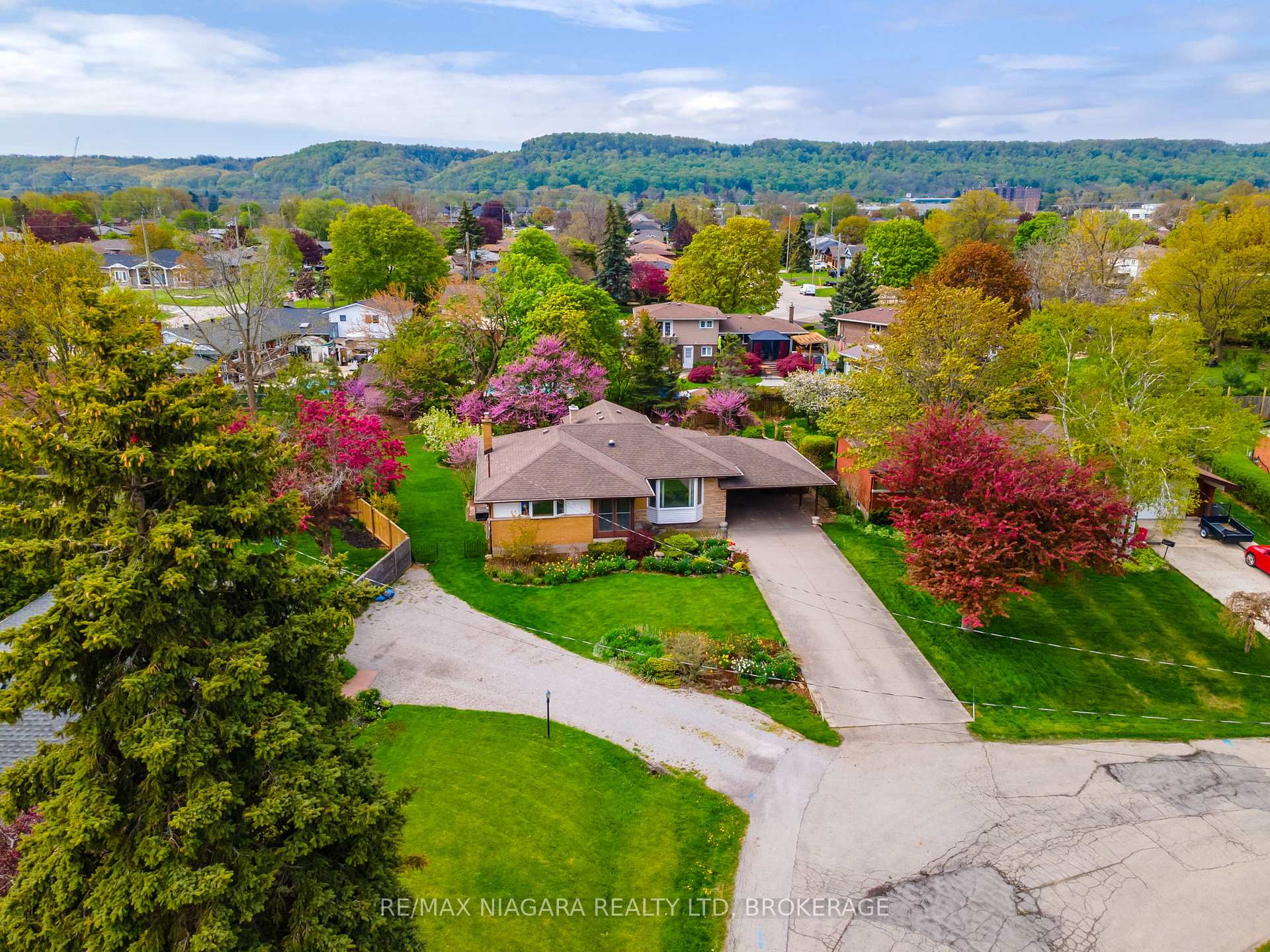 Photo 1 of 5 Almond Gardens, Grimsby, Grimsby Beach — HOMEH