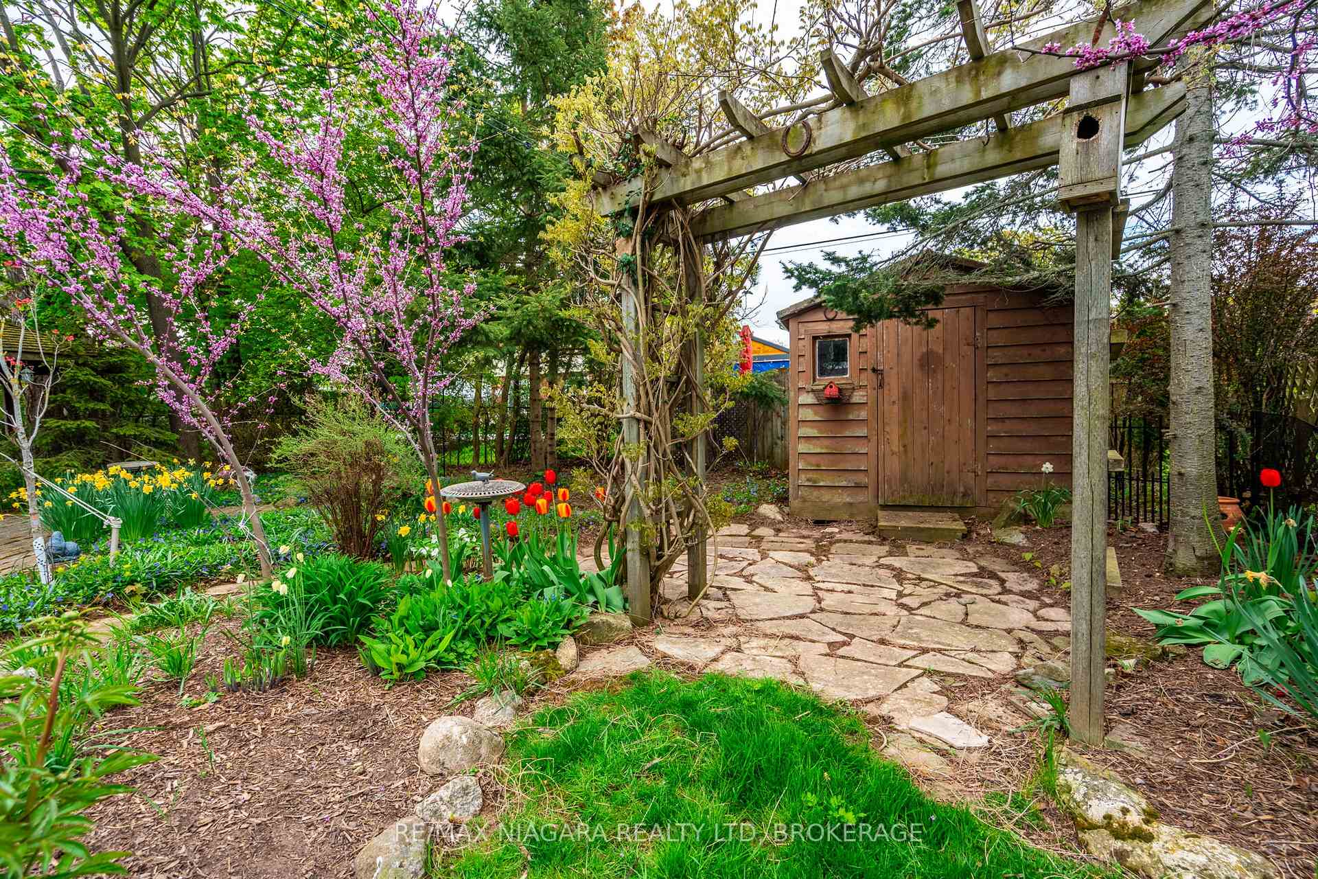 Photo 4 of 5 Almond Gardens, Grimsby, Grimsby Beach — HOMEH