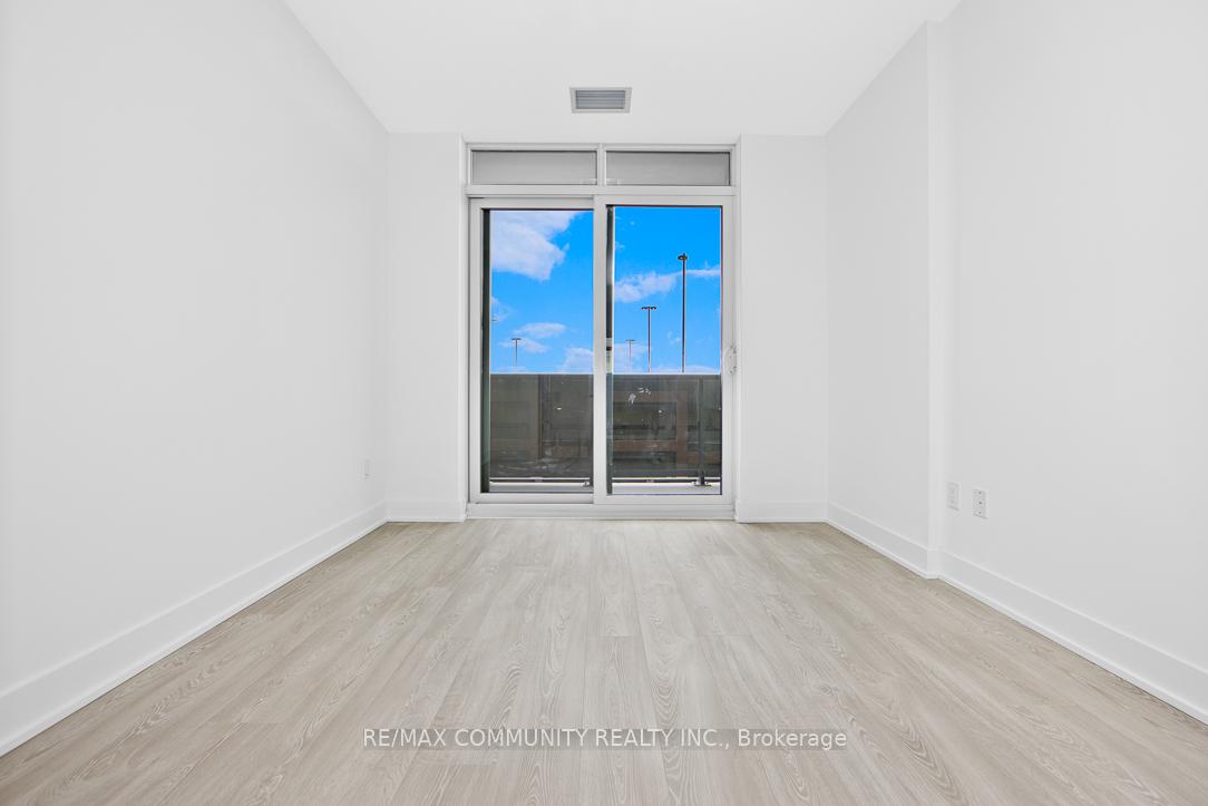 Photo 3 of Unit 302, 2545 Simcoe Street N, Oshawa, Windfields — HOMEH