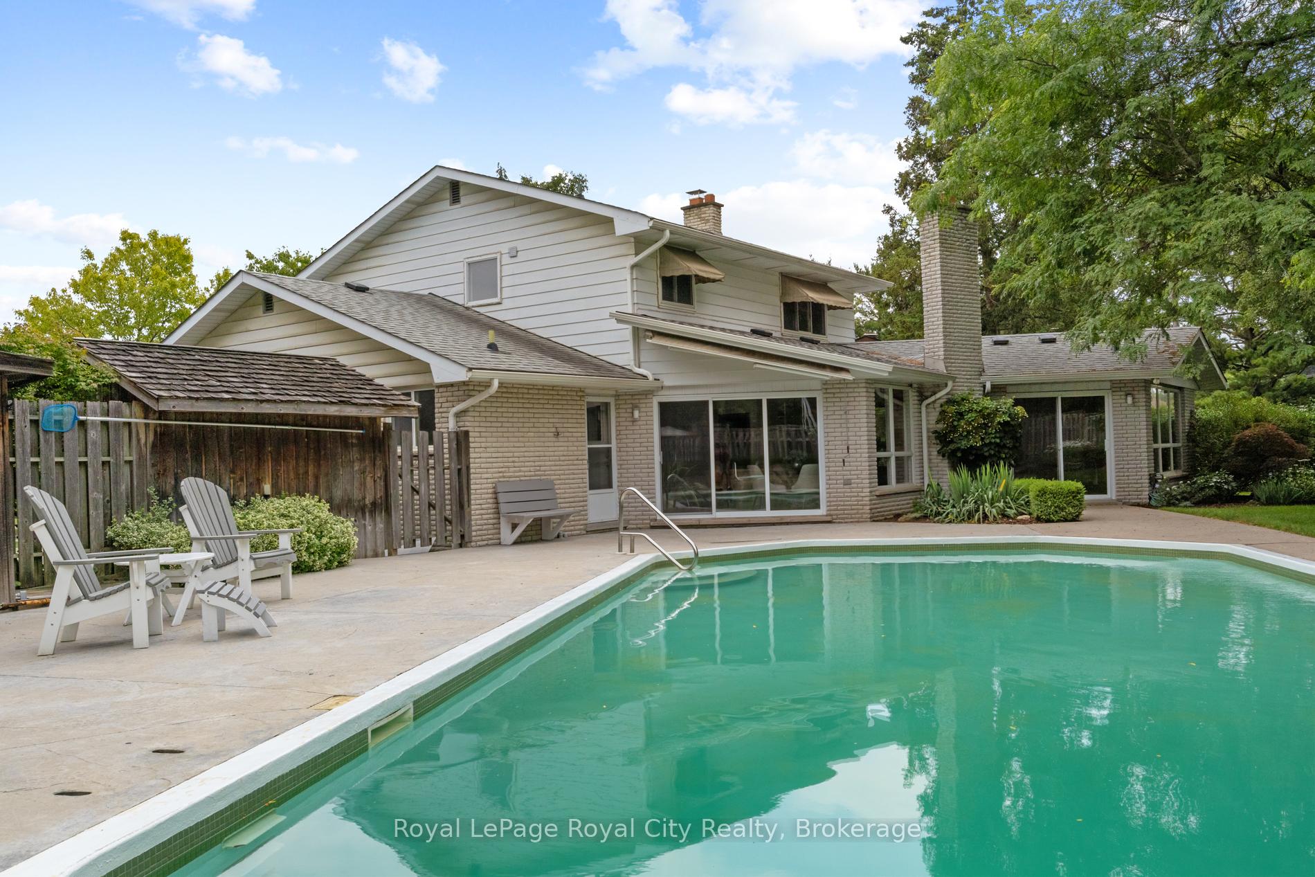Photo 2 of 10 Eton Place, Guelph, Riverside Park — HOMEH