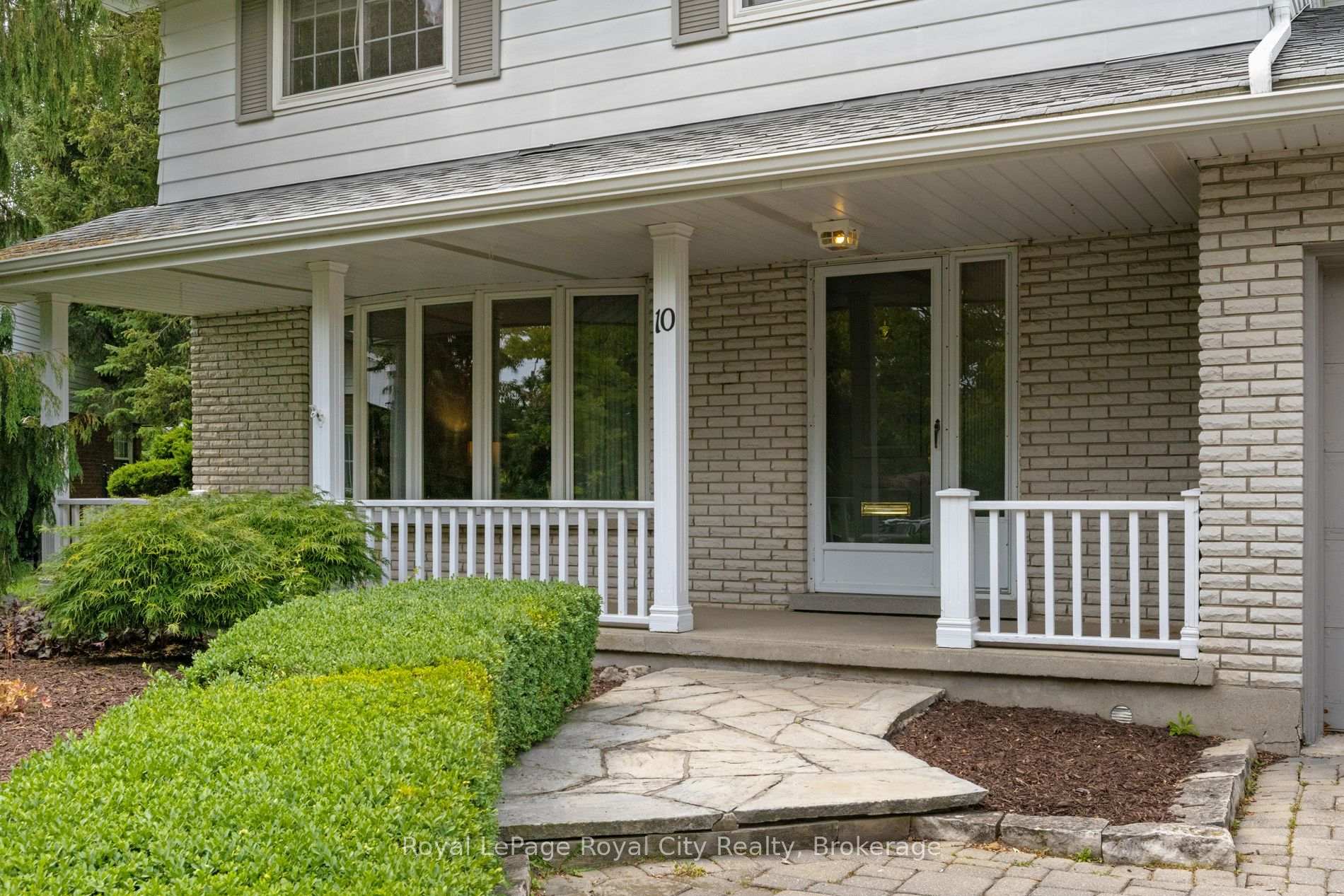 Photo 4 of 10 Eton Place, Guelph, Riverside Park — HOMEH