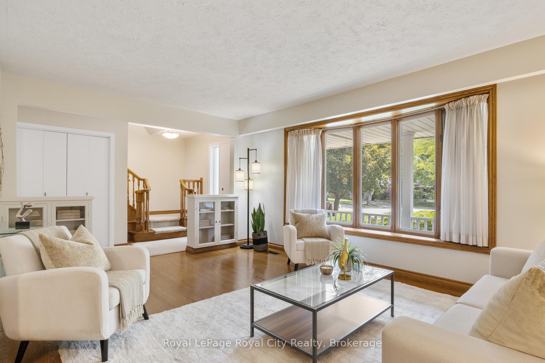 Photo 6 of 10 Eton Place, Guelph, Riverside Park — HOMEH