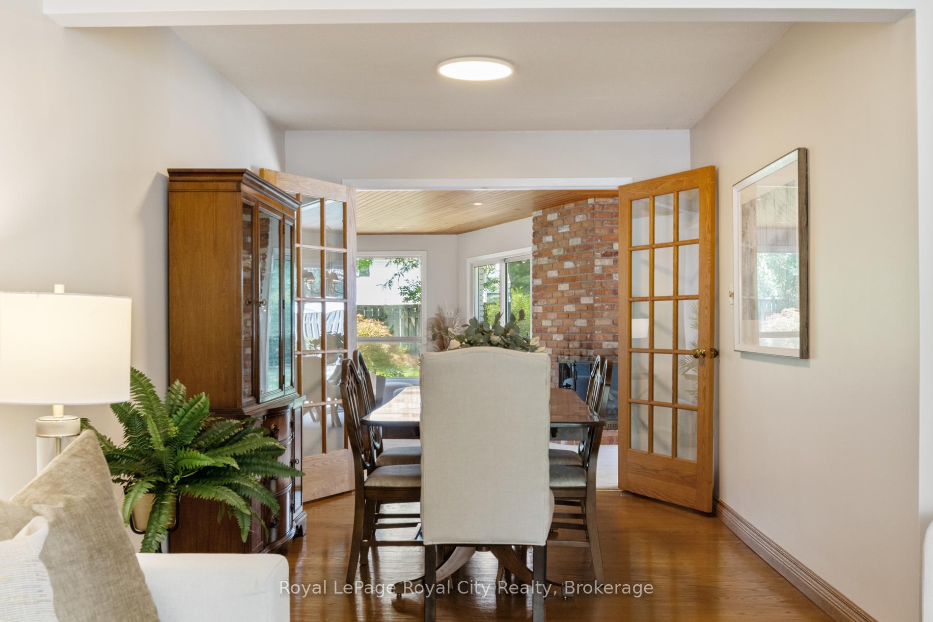Photo 9 of 10 Eton Place, Guelph, Riverside Park — HOMEH