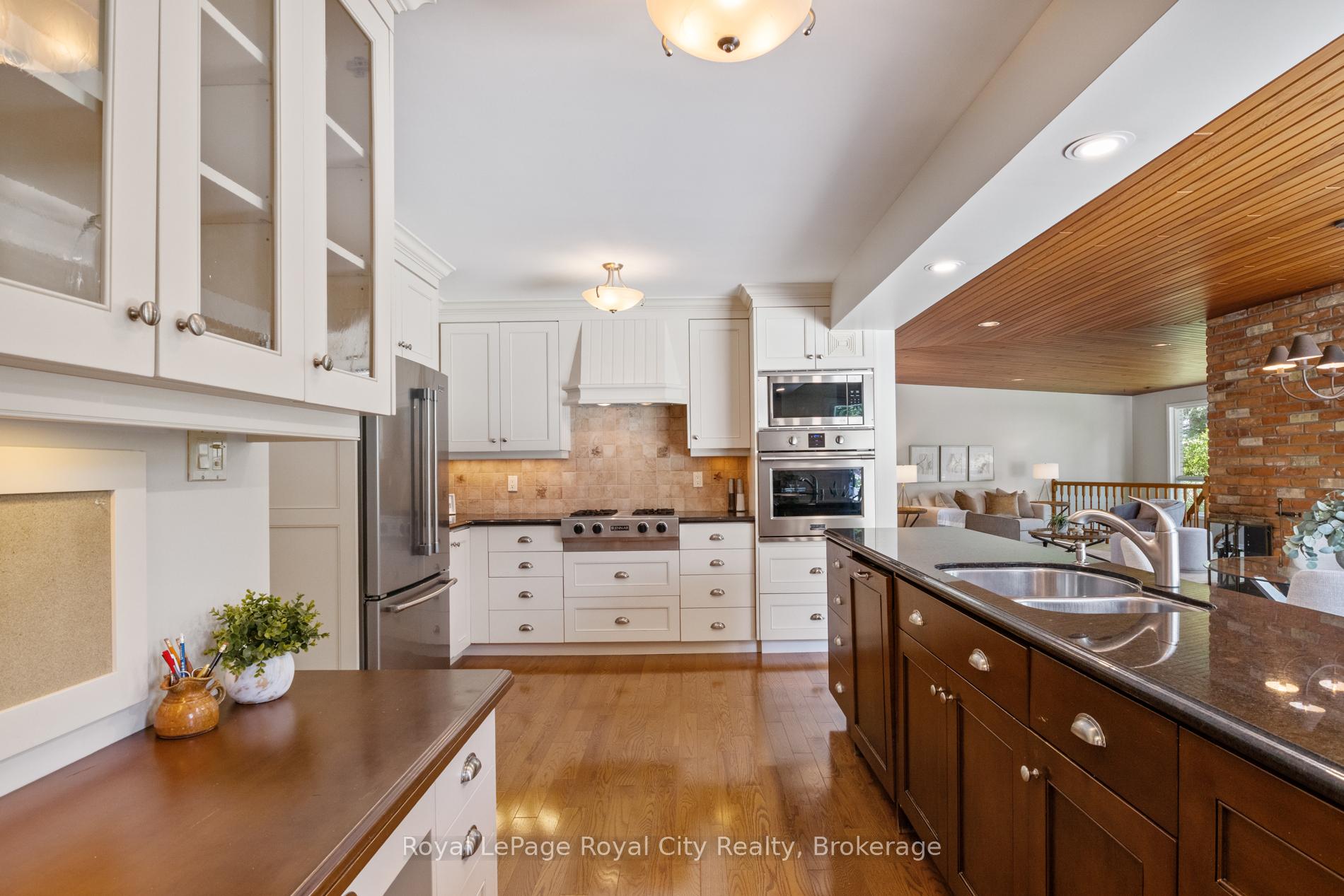 Photo 11 of 10 Eton Place, Guelph, Riverside Park — HOMEH