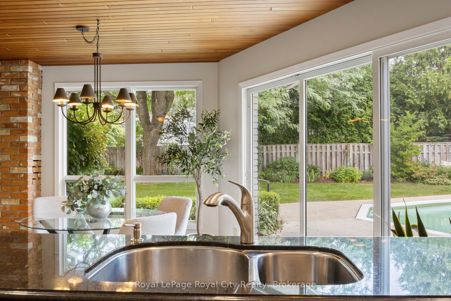 Photo 13 of 10 Eton Place, Guelph, Riverside Park — HOMEH