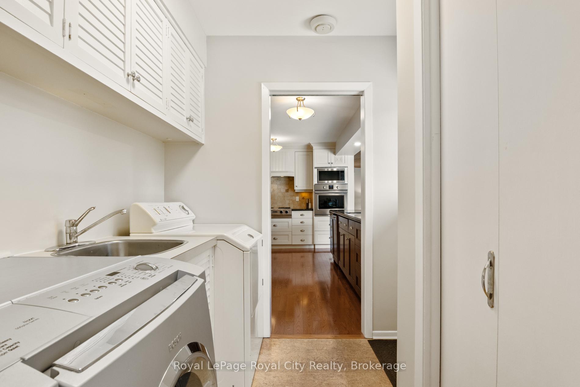 Photo 23 of 10 Eton Place, Guelph, Riverside Park — HOMEH