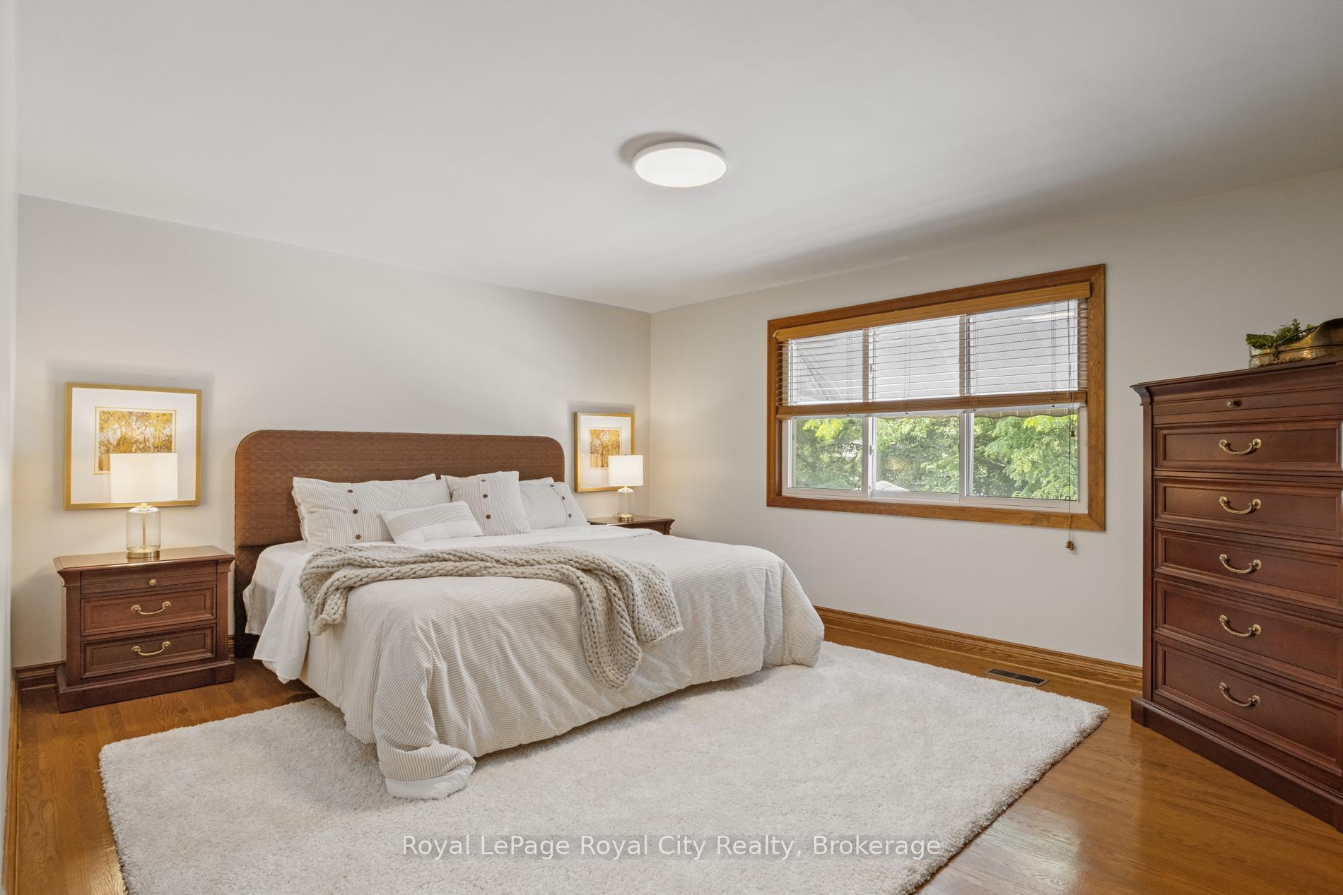 Photo 24 of 10 Eton Place, Guelph, Riverside Park — HOMEH