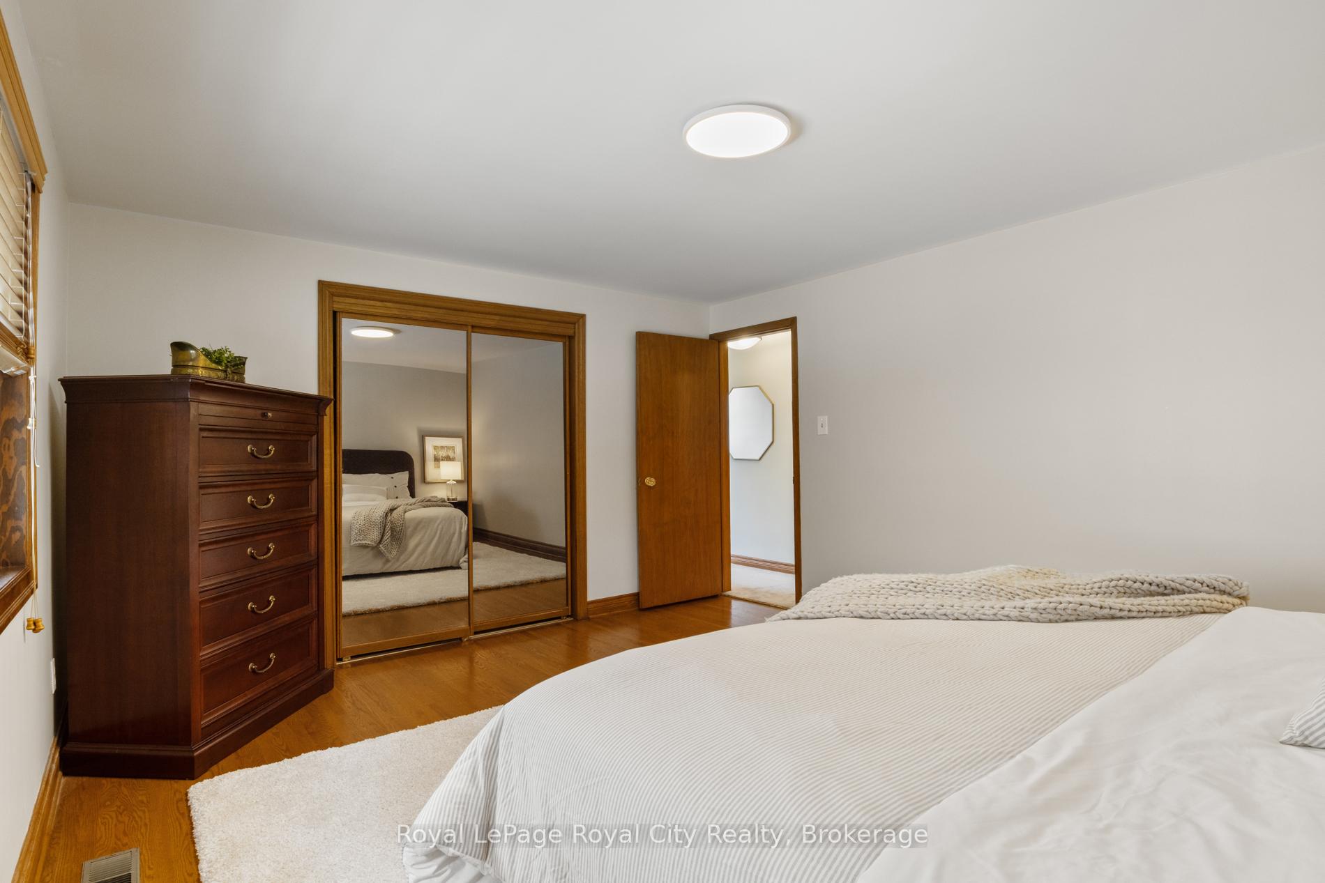 Photo 25 of 10 Eton Place, Guelph, Riverside Park — HOMEH