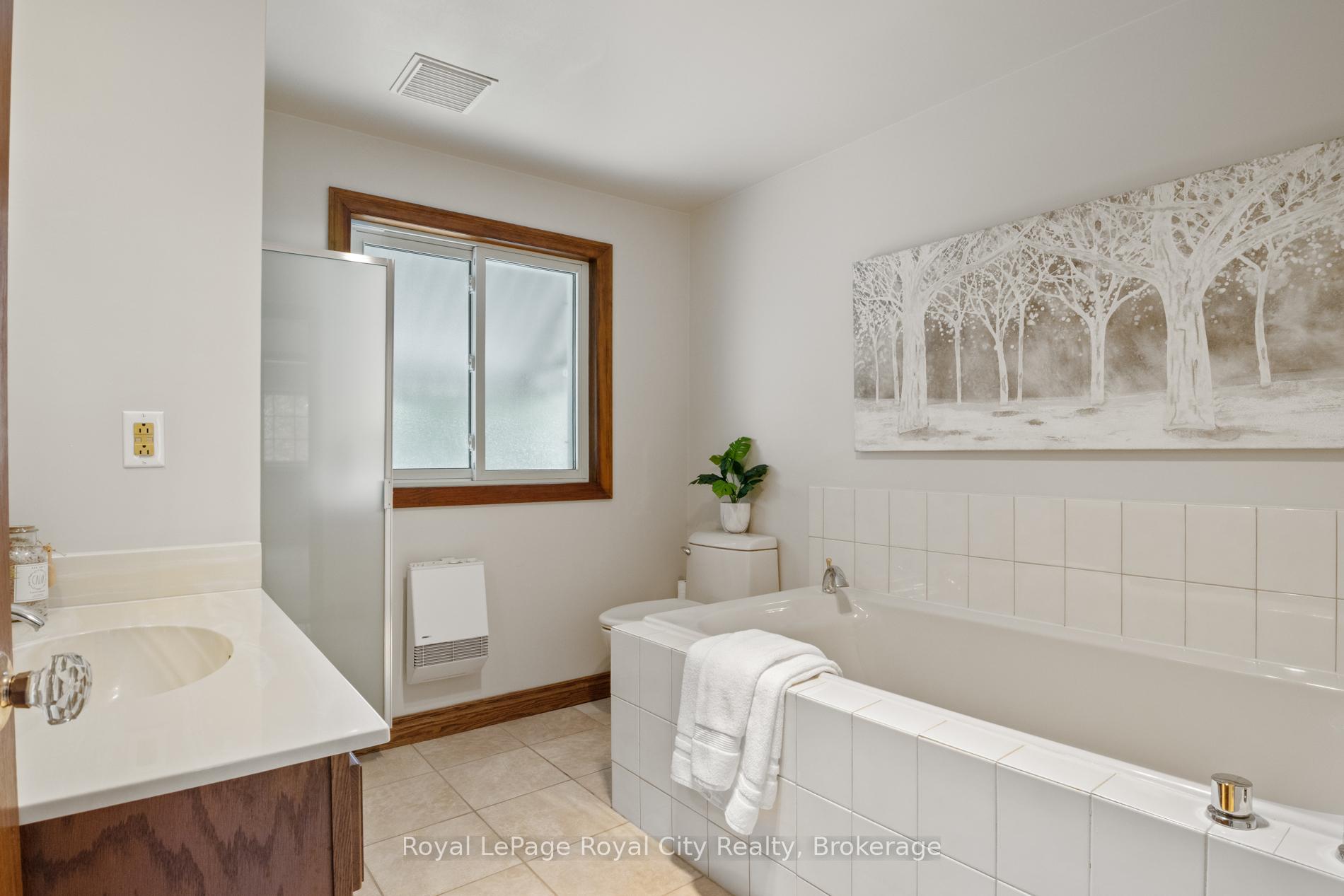 Photo 26 of 10 Eton Place, Guelph, Riverside Park — HOMEH