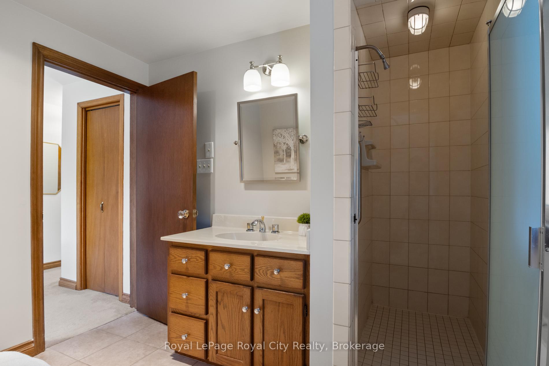 Photo 27 of 10 Eton Place, Guelph, Riverside Park — HOMEH
