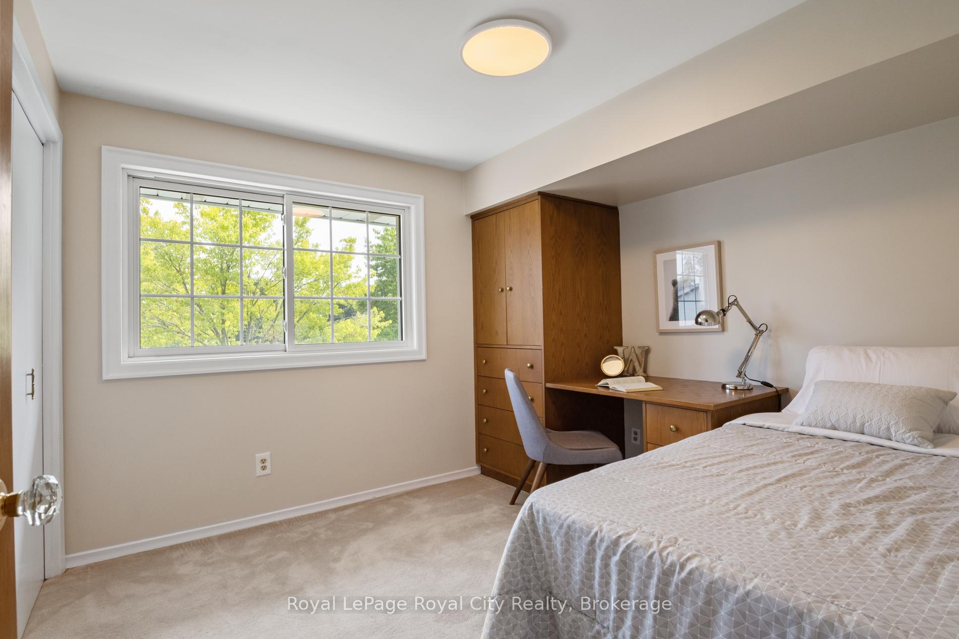 Photo 28 of 10 Eton Place, Guelph, Riverside Park — HOMEH