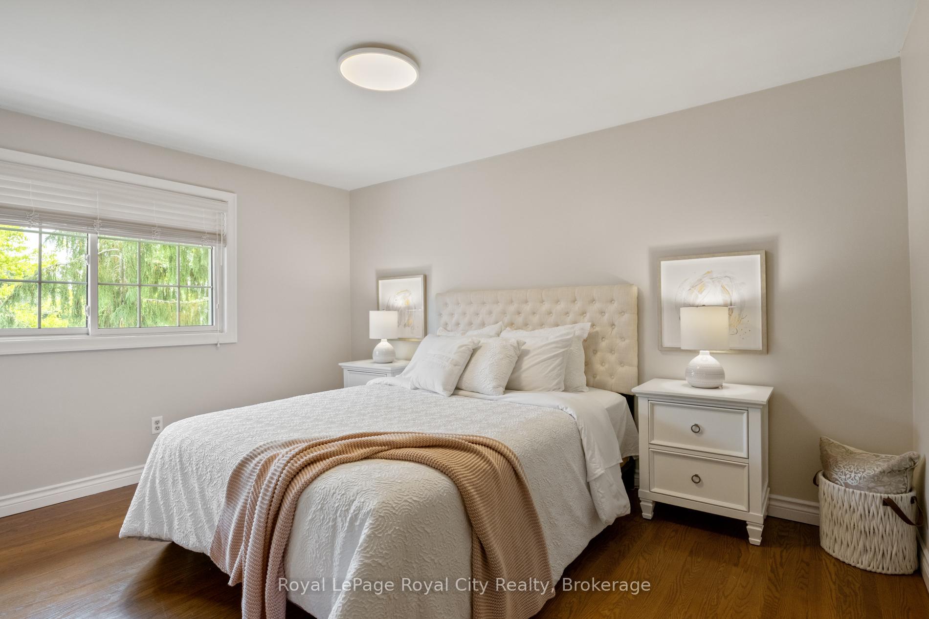 Photo 29 of 10 Eton Place, Guelph, Riverside Park — HOMEH