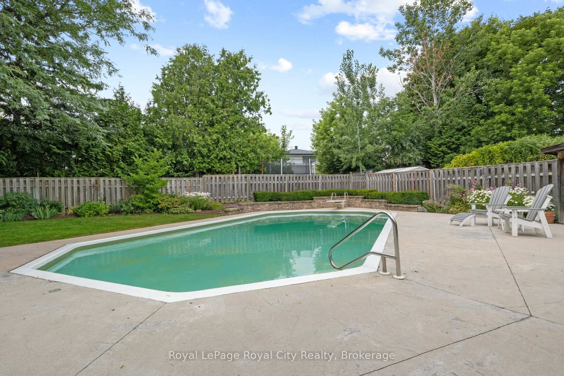 Photo 34 of 10 Eton Place, Guelph, Riverside Park — HOMEH
