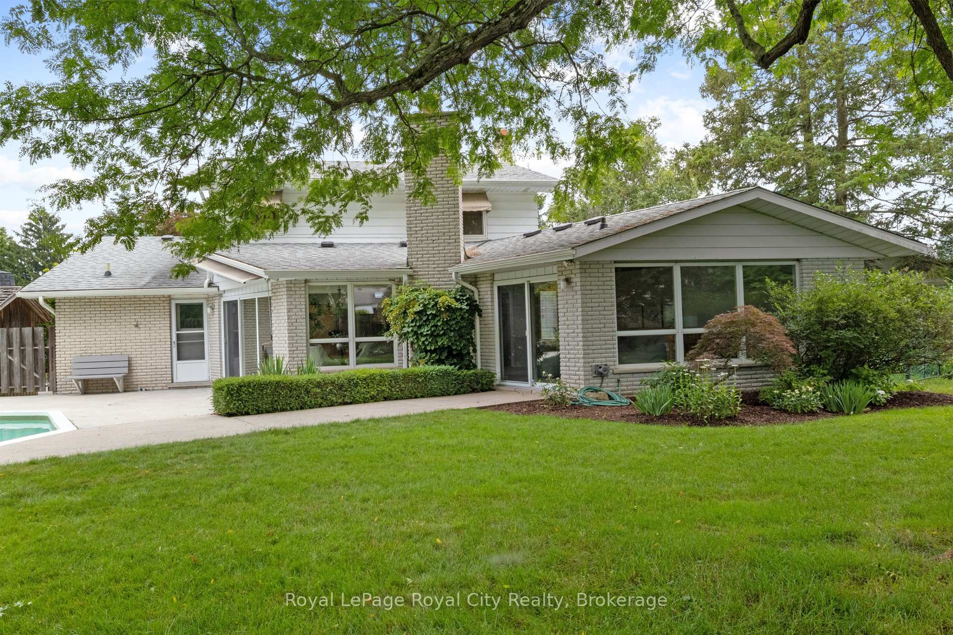 Photo 35 of 10 Eton Place, Guelph, Riverside Park — HOMEH