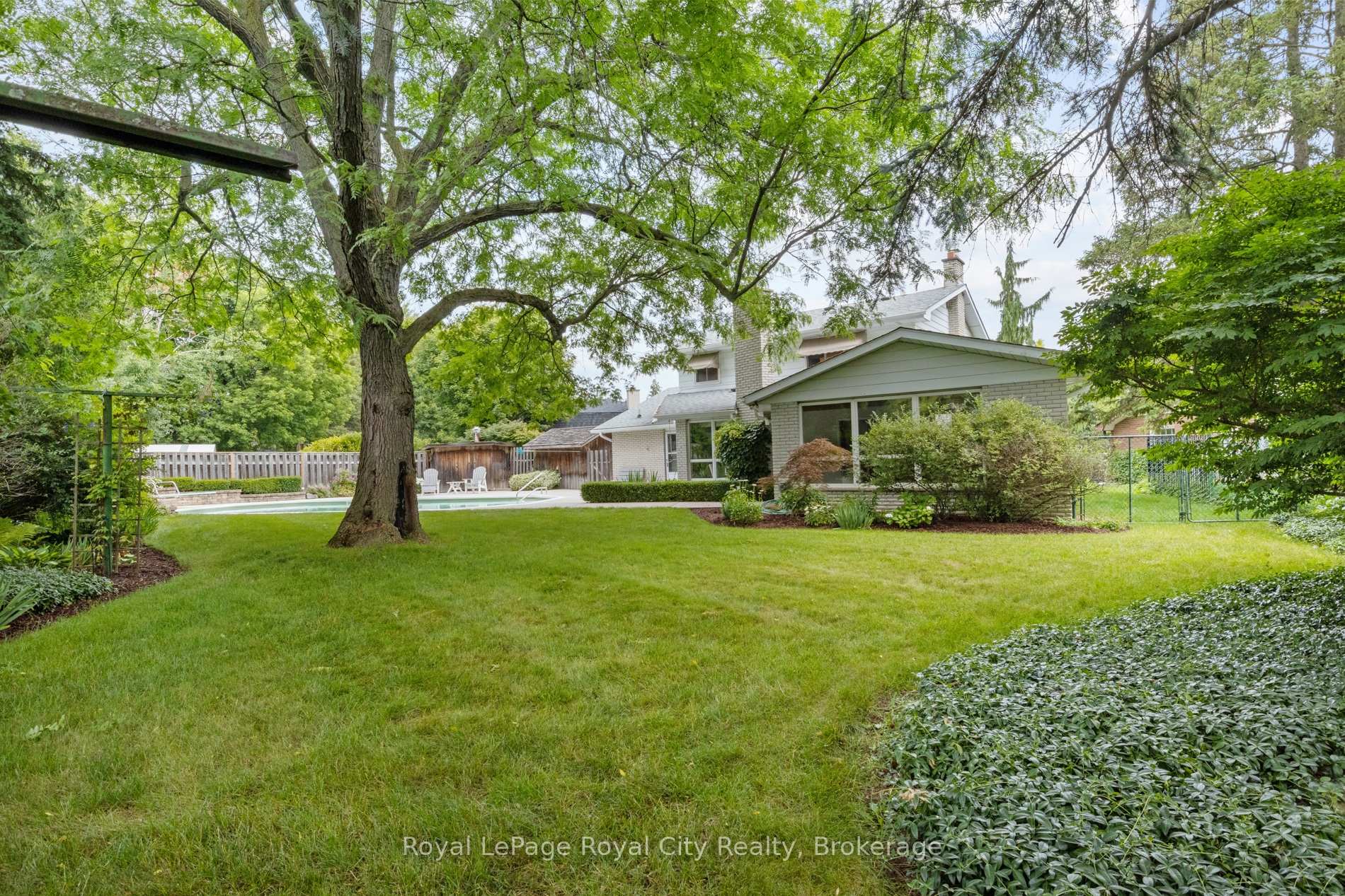 Photo 36 of 10 Eton Place, Guelph, Riverside Park — HOMEH