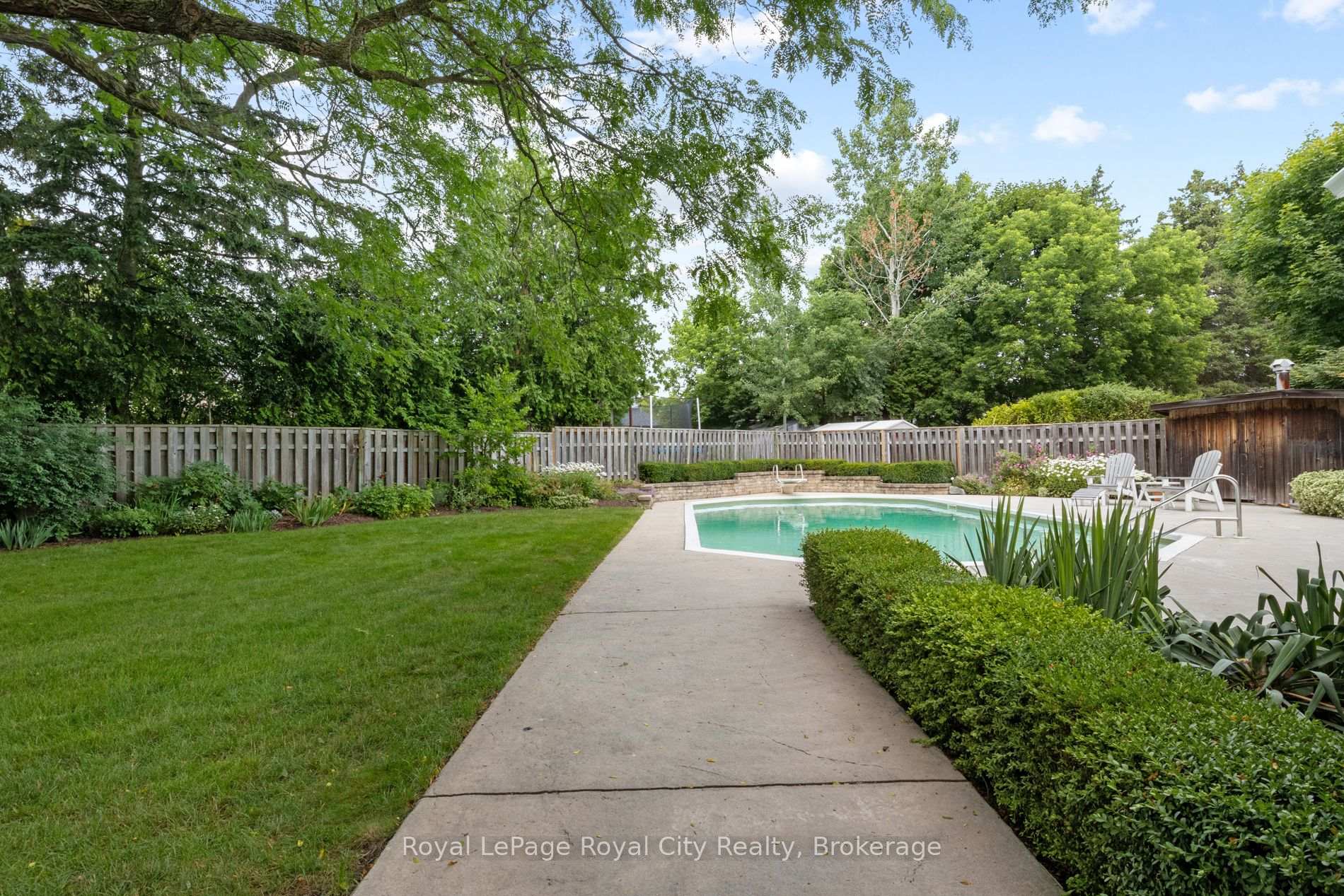 Photo 37 of 10 Eton Place, Guelph, Riverside Park — HOMEH
