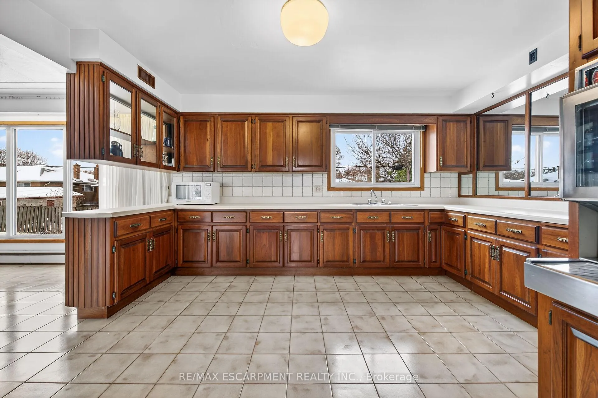 Photo 11 of 16 Southill Drive, Hamilton, Centremount — HOMEH