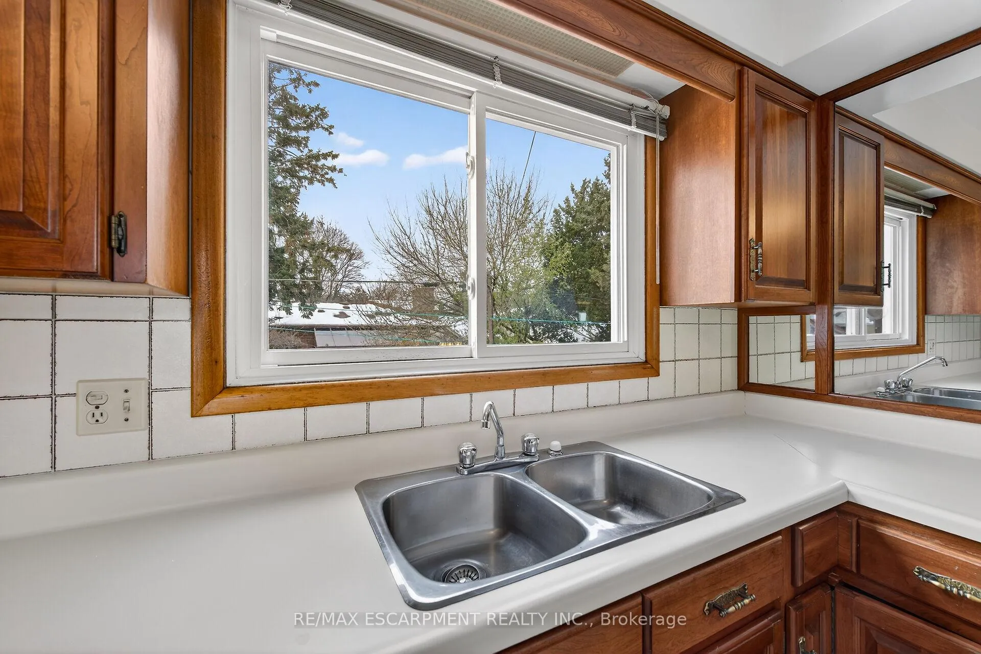 Photo 14 of 16 Southill Drive, Hamilton, Centremount — HOMEH